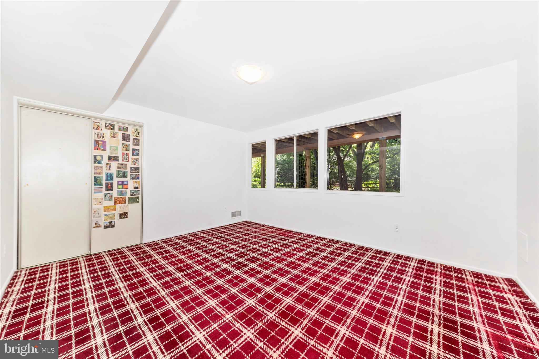 CARDEROCK SPRINGS - Residential