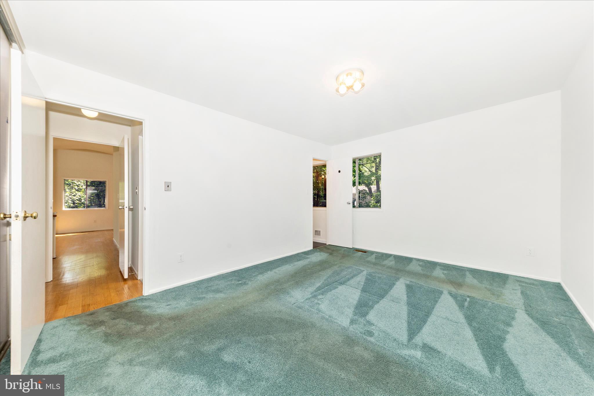 CARDEROCK SPRINGS - Residential