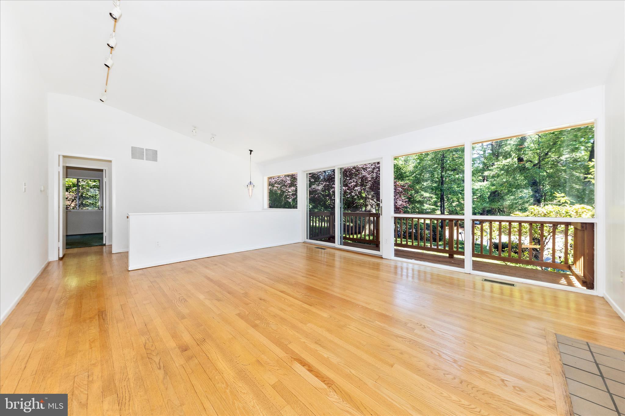 CARDEROCK SPRINGS - Residential