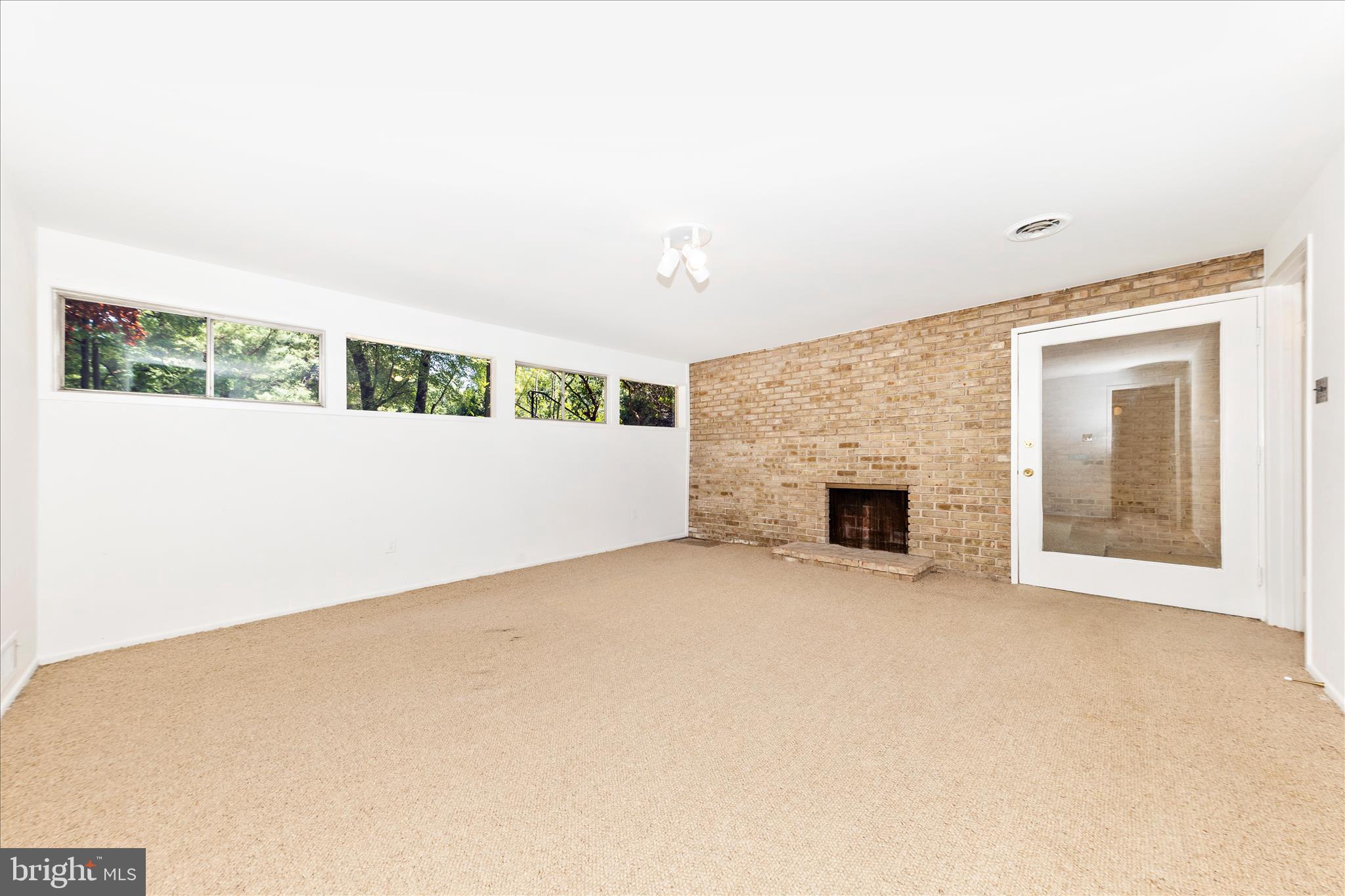 CARDEROCK SPRINGS - Residential
