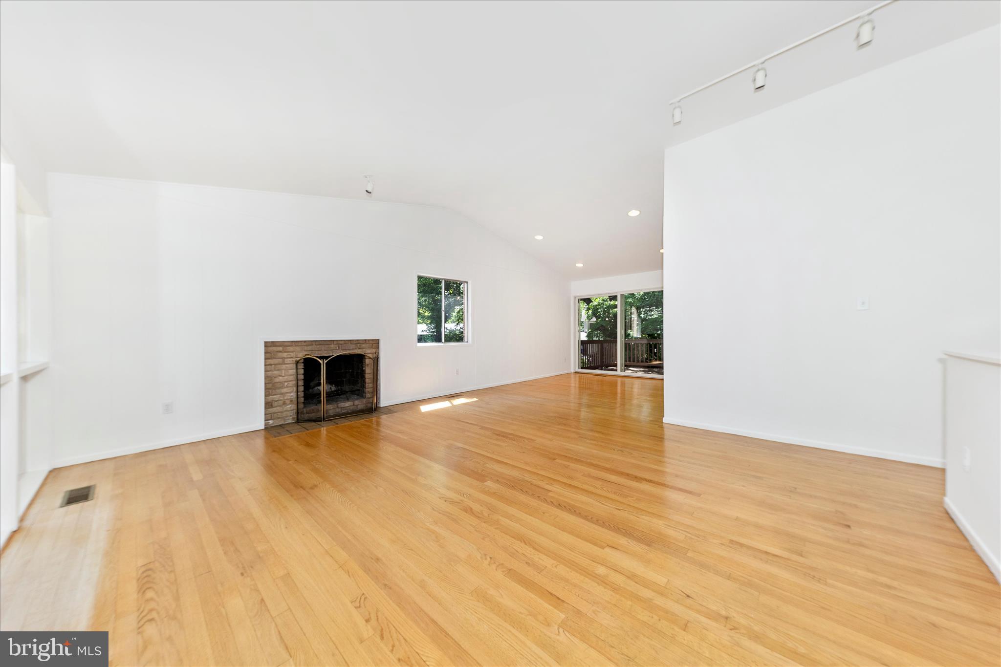 CARDEROCK SPRINGS - Residential