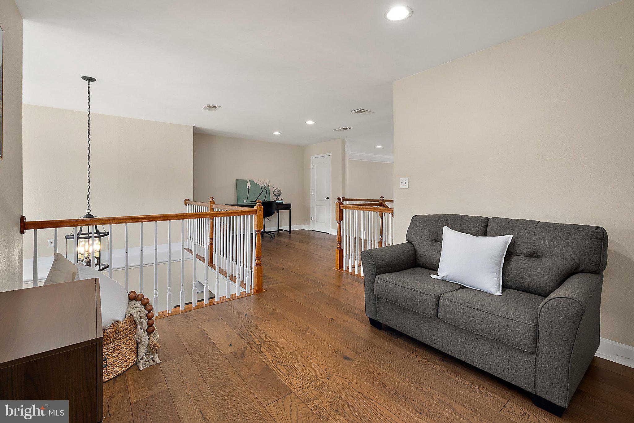 GLEN RIDDLE - Residential