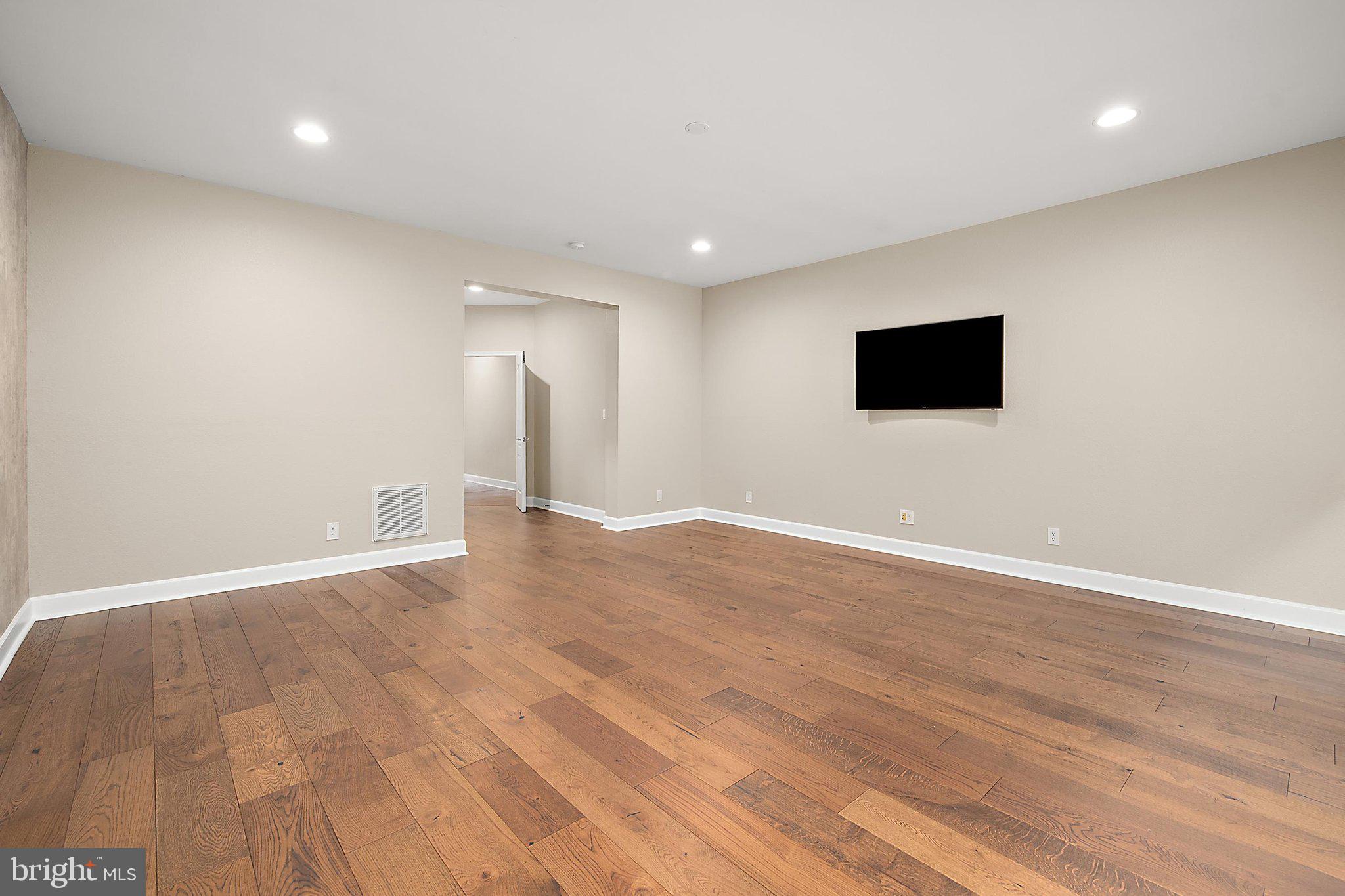 GLEN RIDDLE - Residential