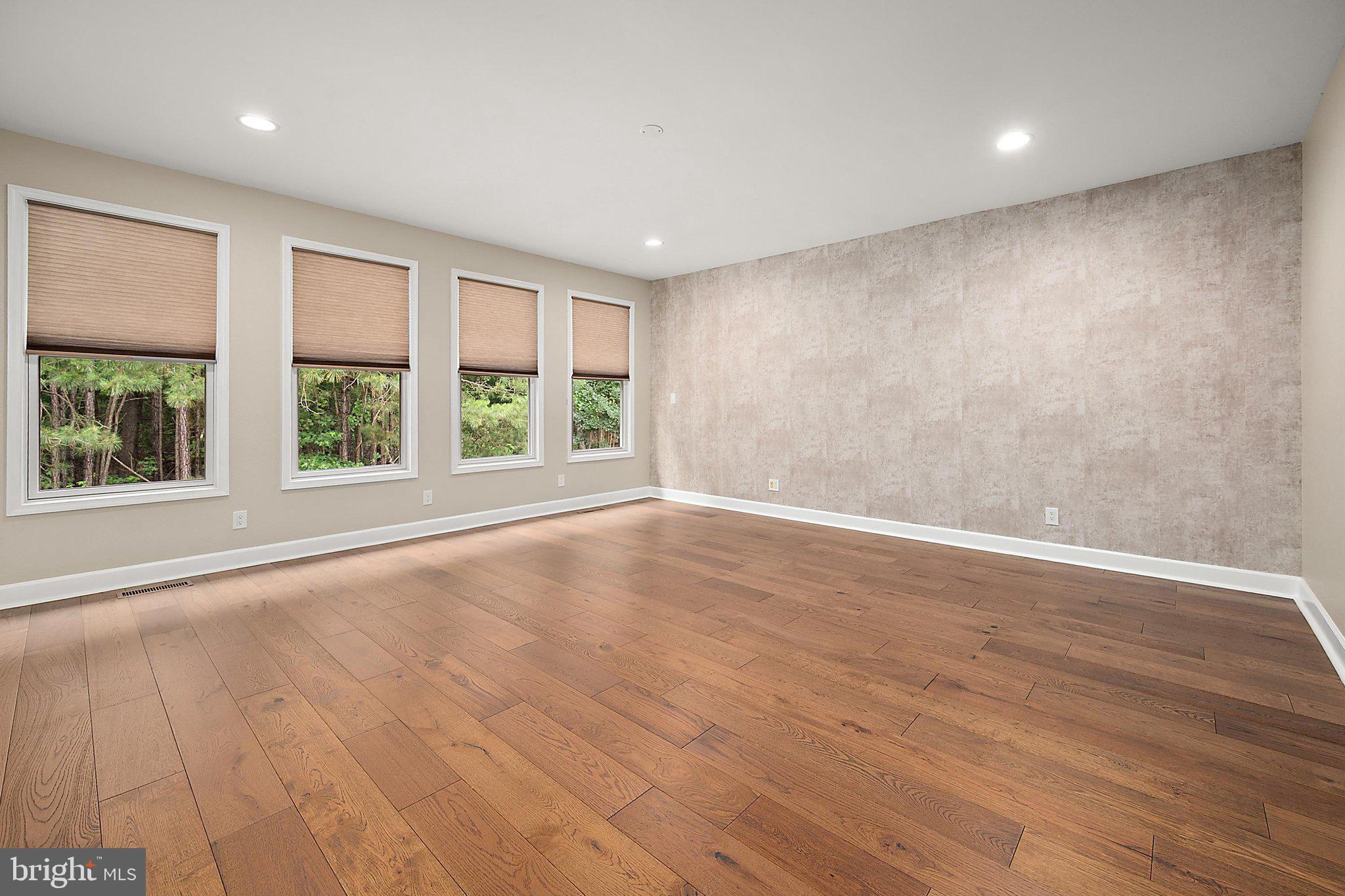 GLEN RIDDLE - Residential