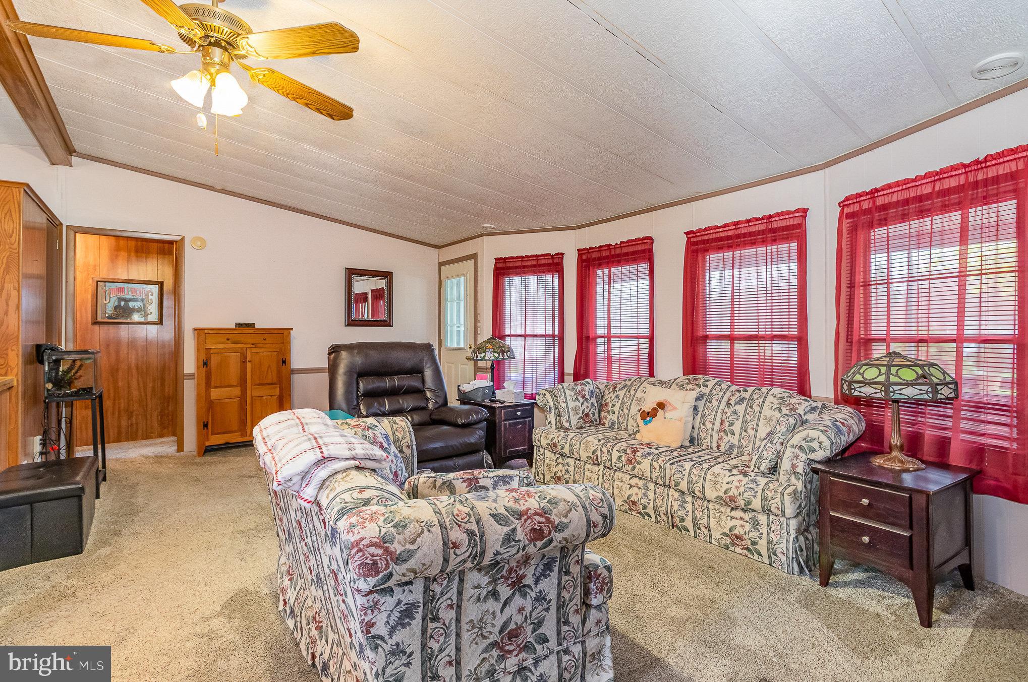 COUNTRY MANOR FARMS - Residential