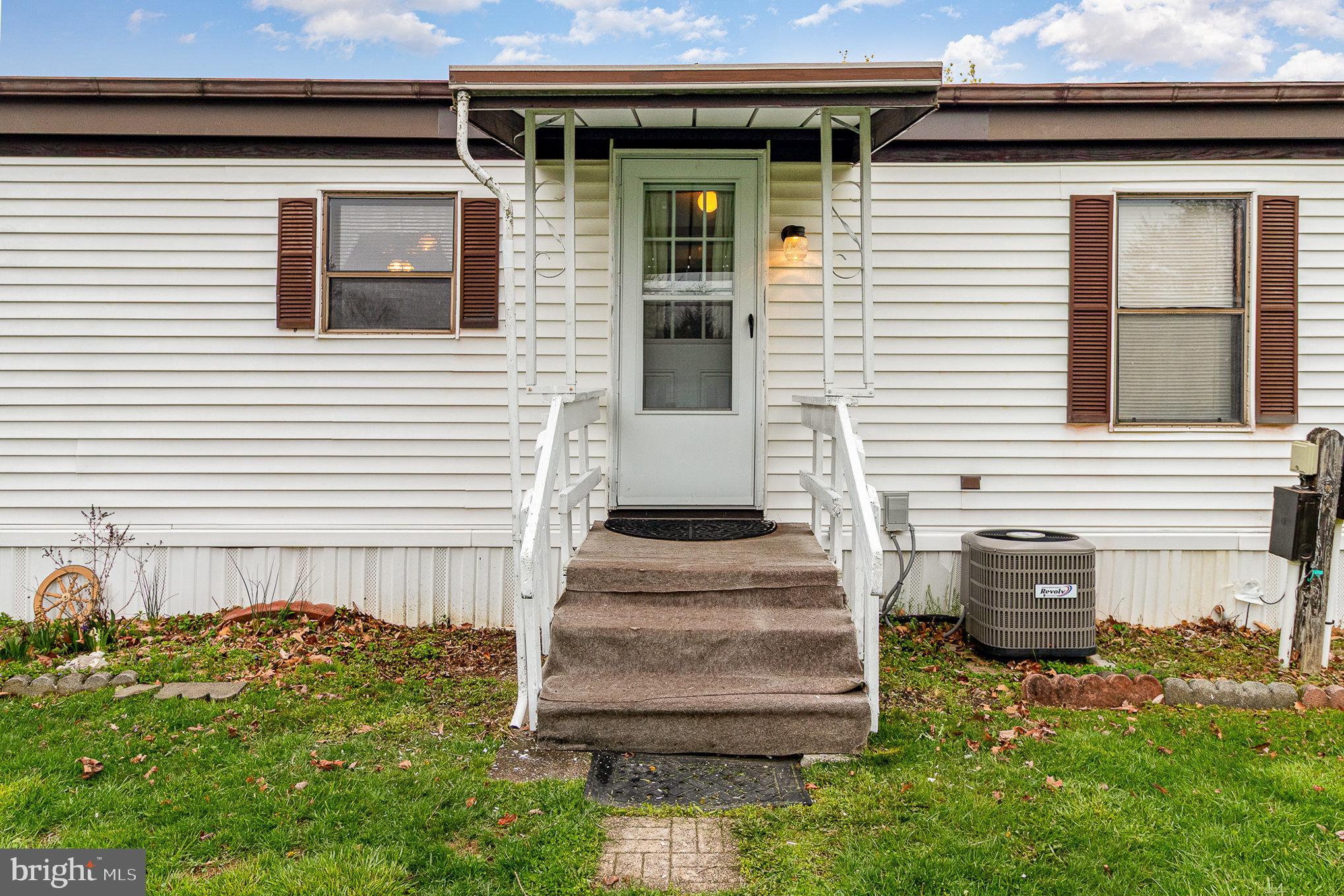 COUNTRY MANOR FARMS - Residential