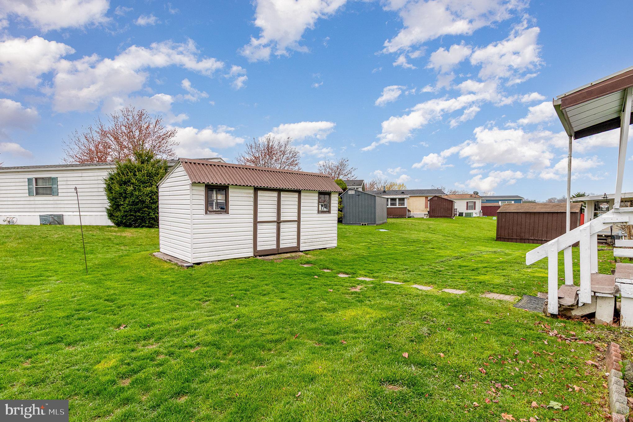 COUNTRY MANOR FARMS - Residential