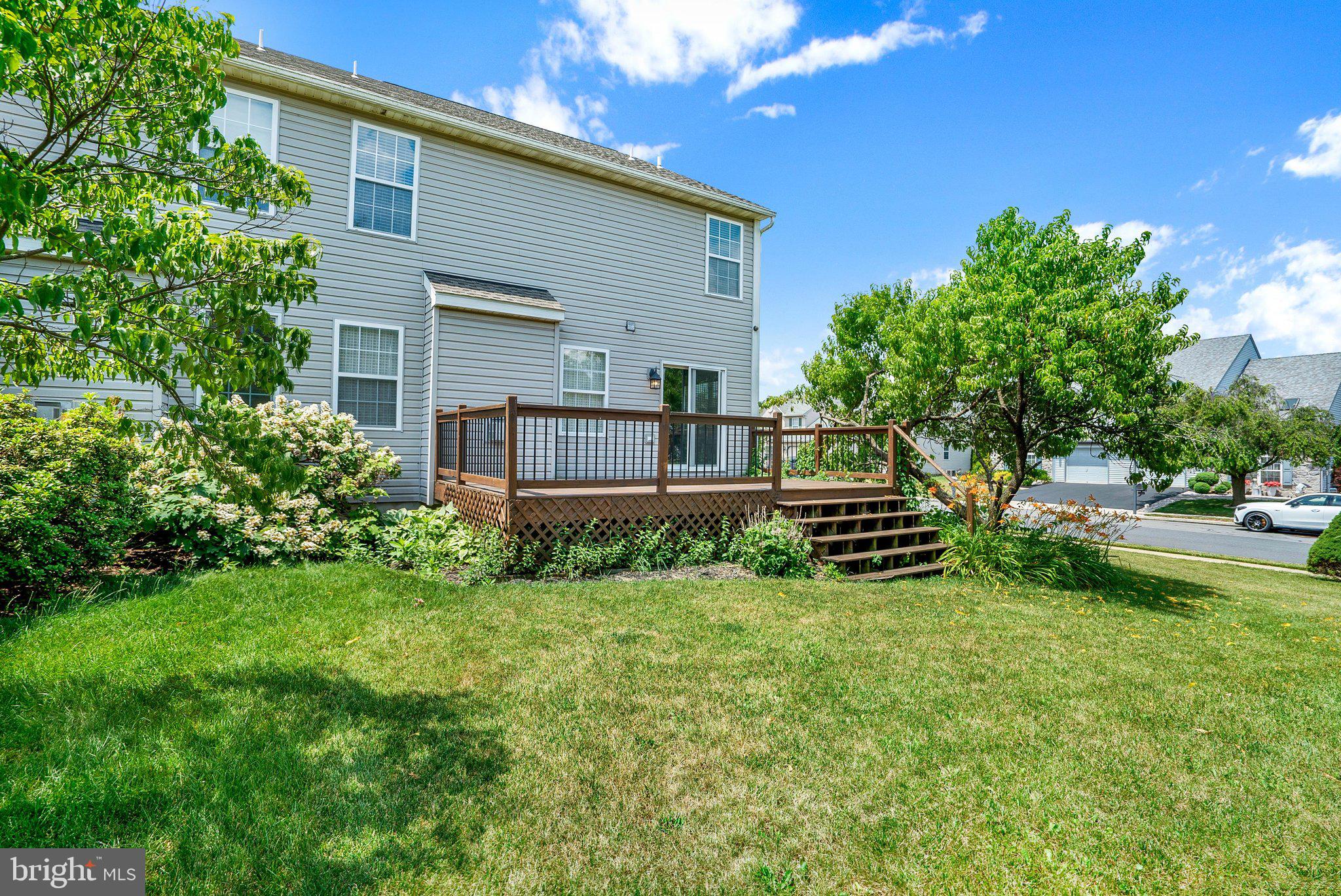 COLUMBIA COURT - Residential