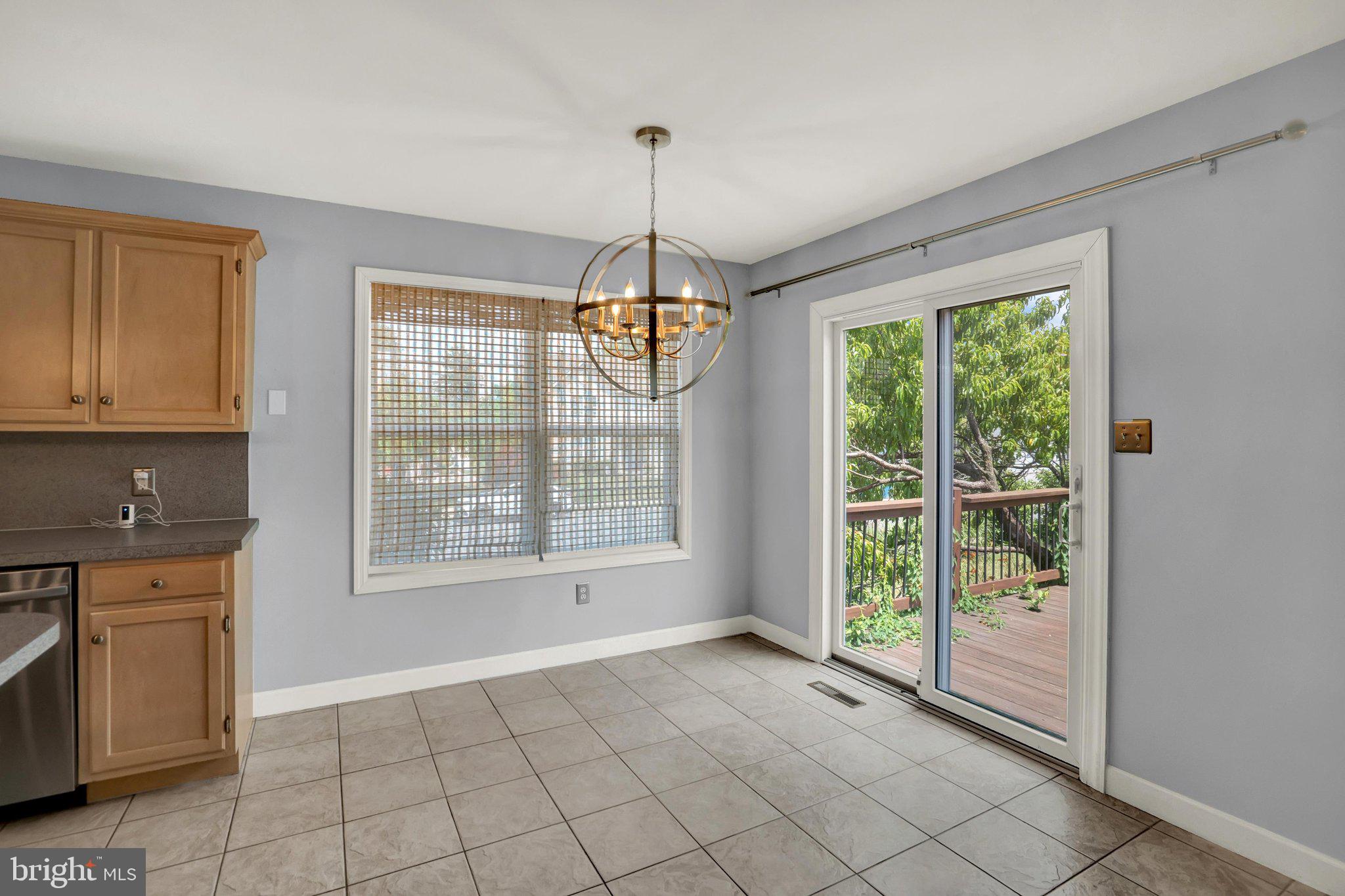 COLUMBIA COURT - Residential