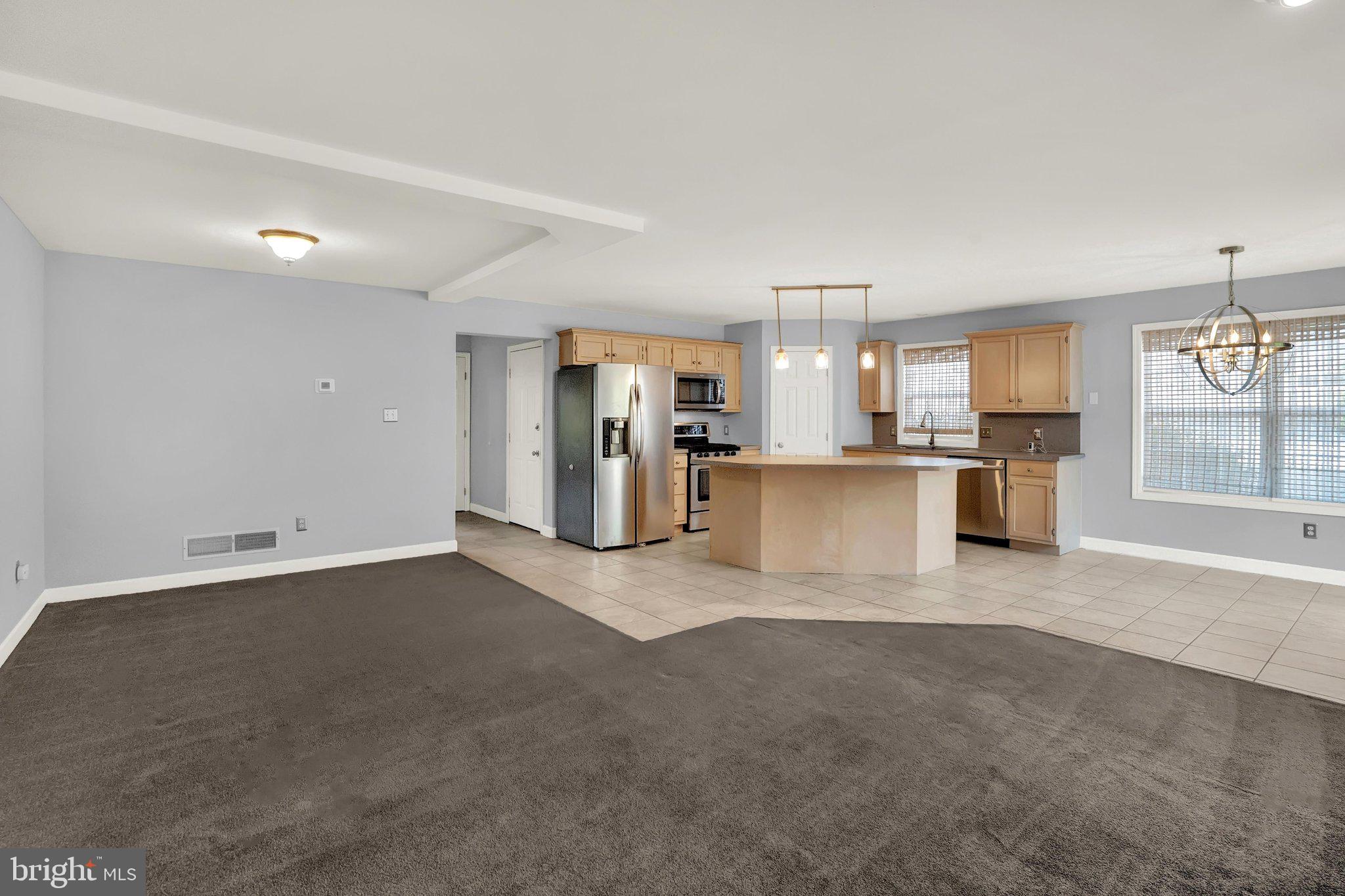 COLUMBIA COURT - Residential