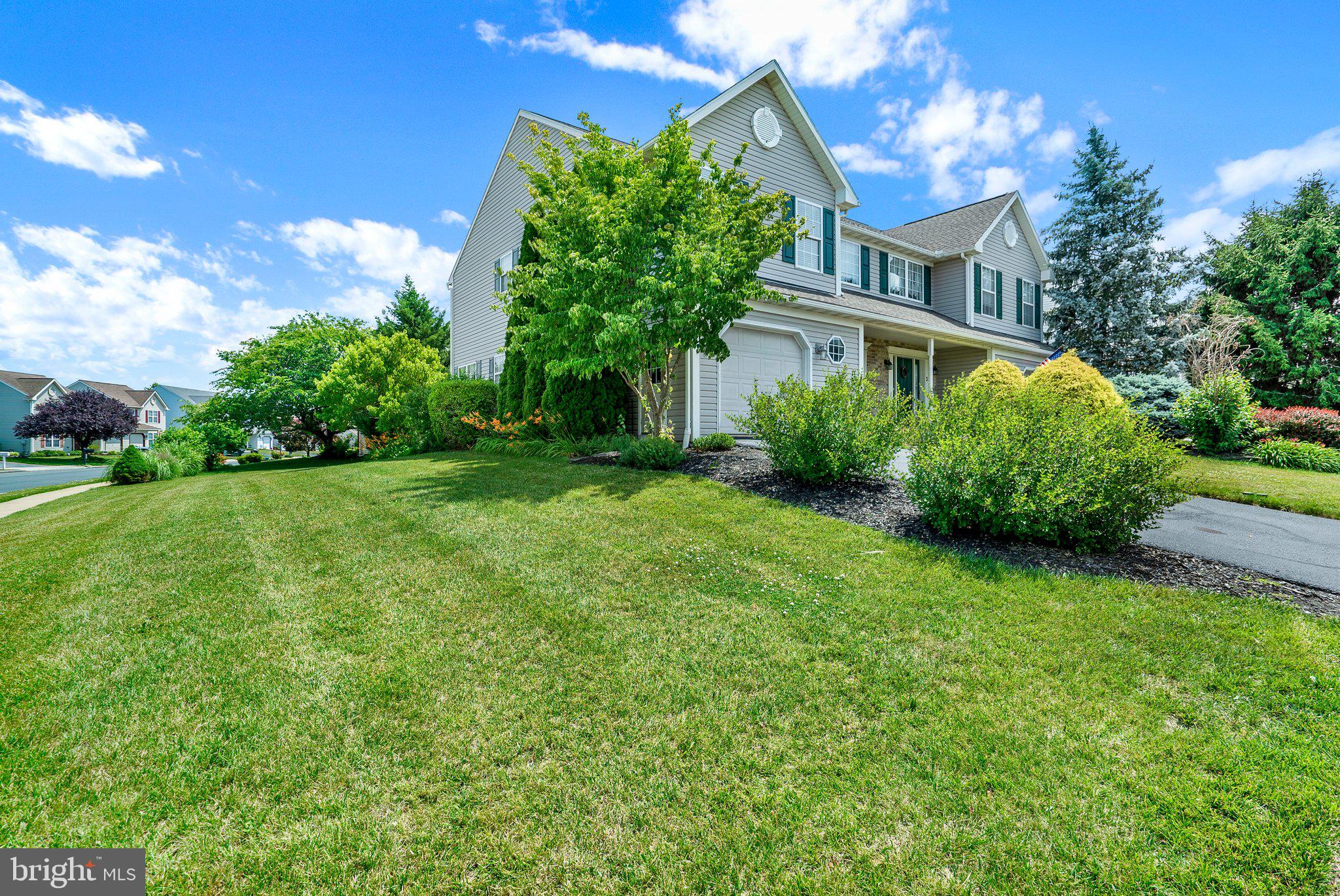 COLUMBIA COURT - Residential