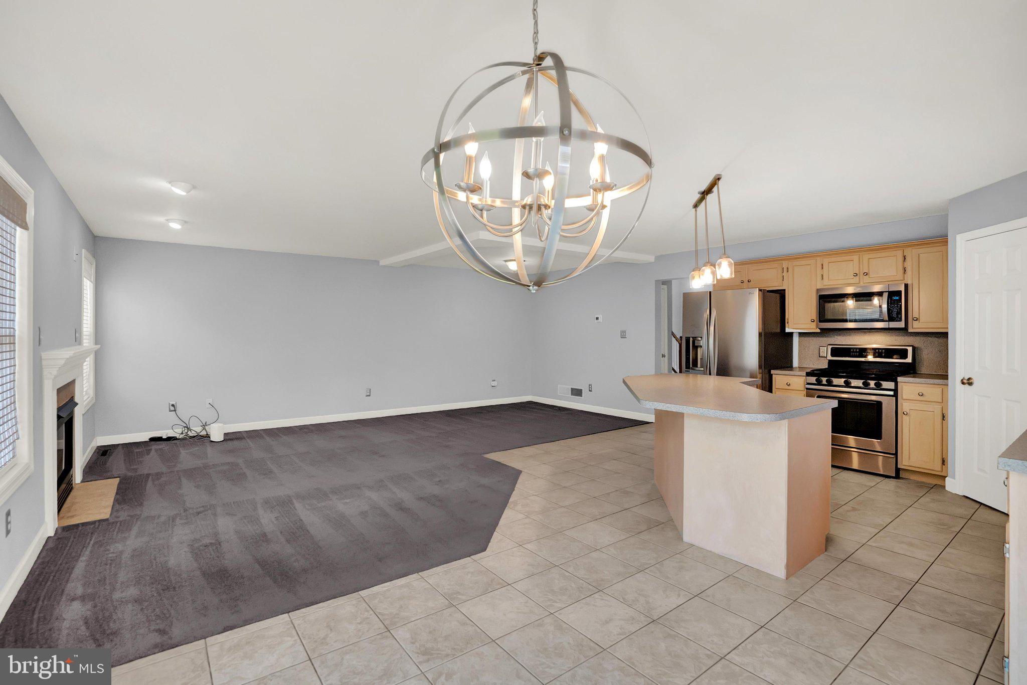 COLUMBIA COURT - Residential