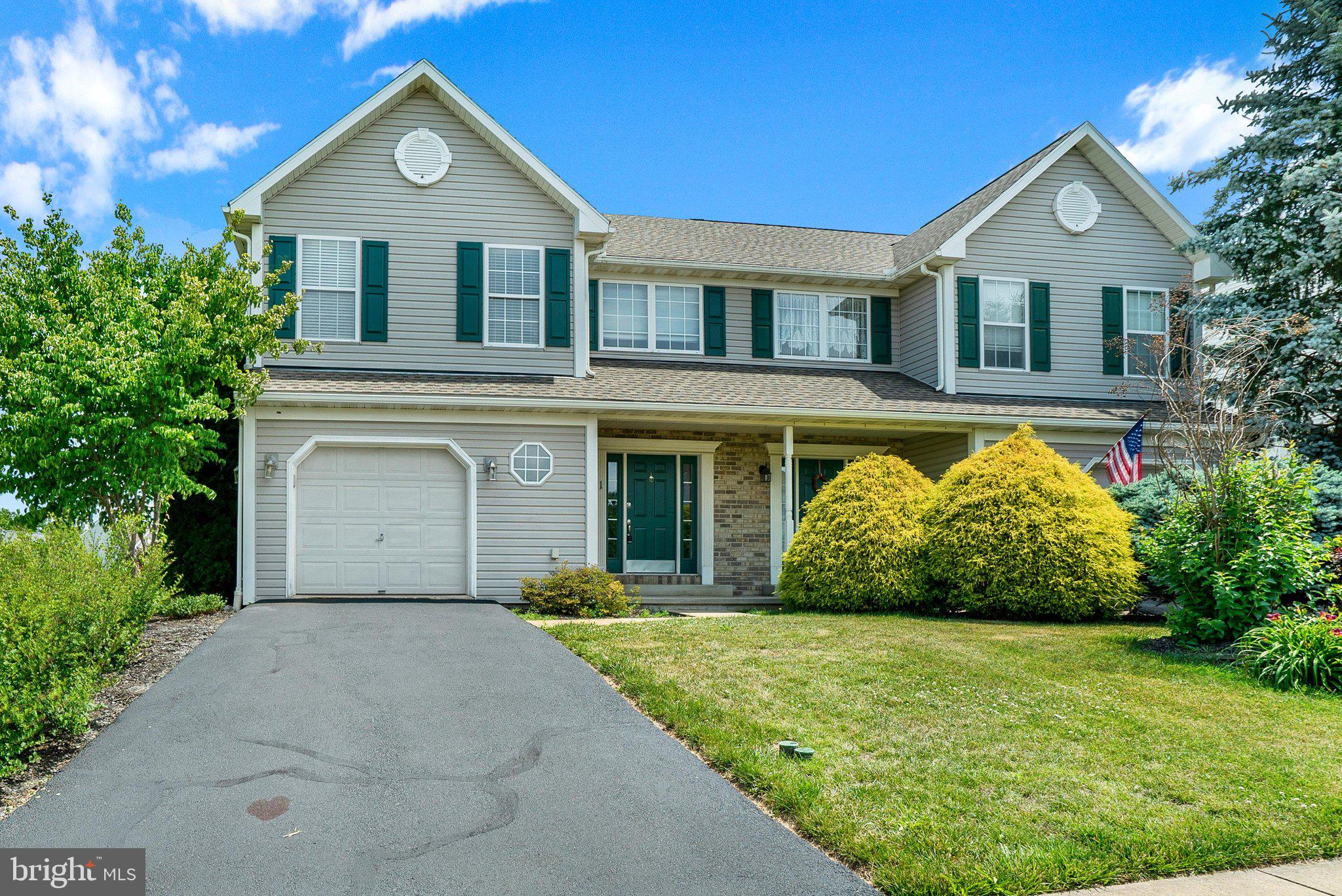 COLUMBIA COURT - Residential