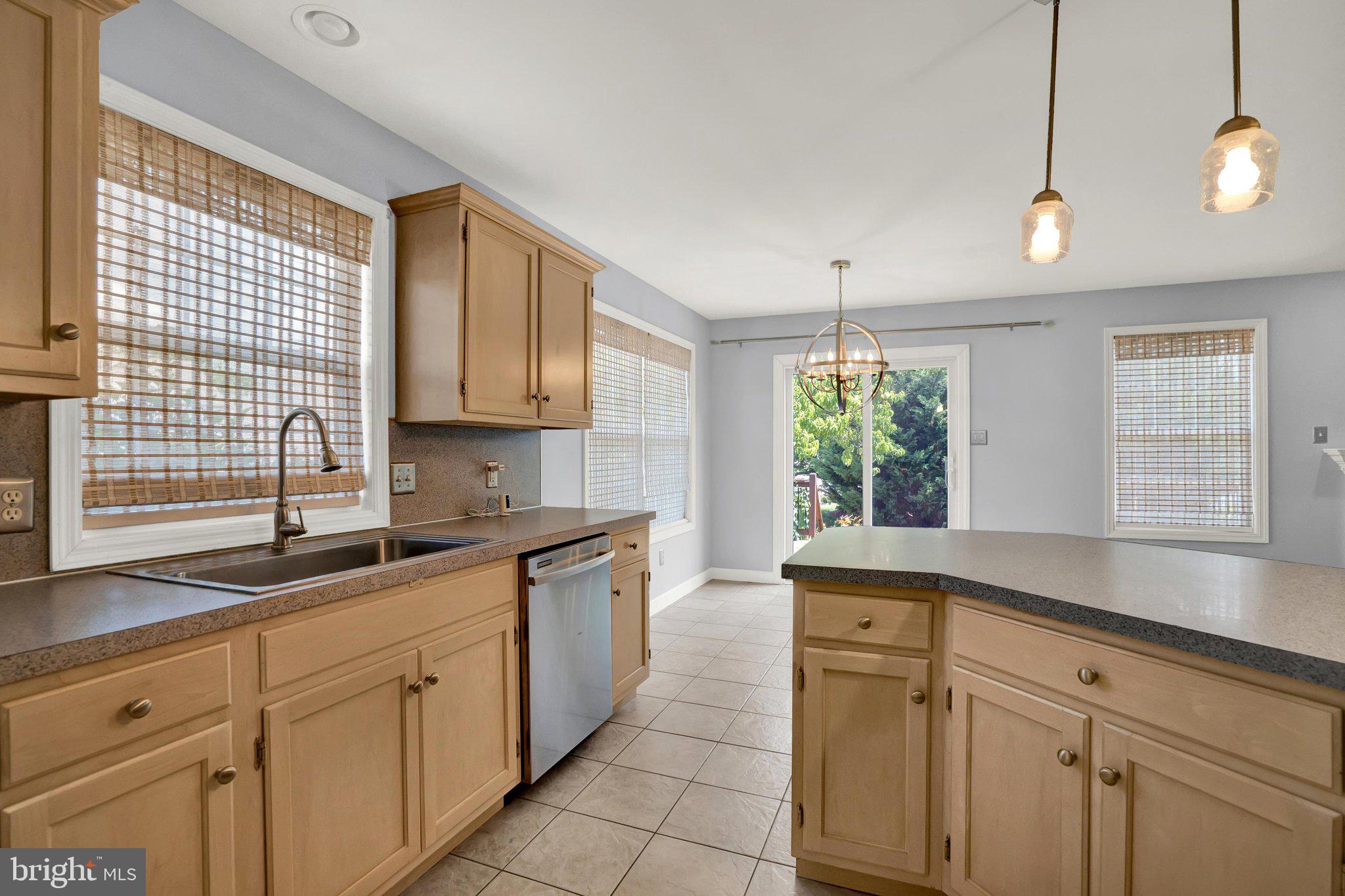 COLUMBIA COURT - Residential