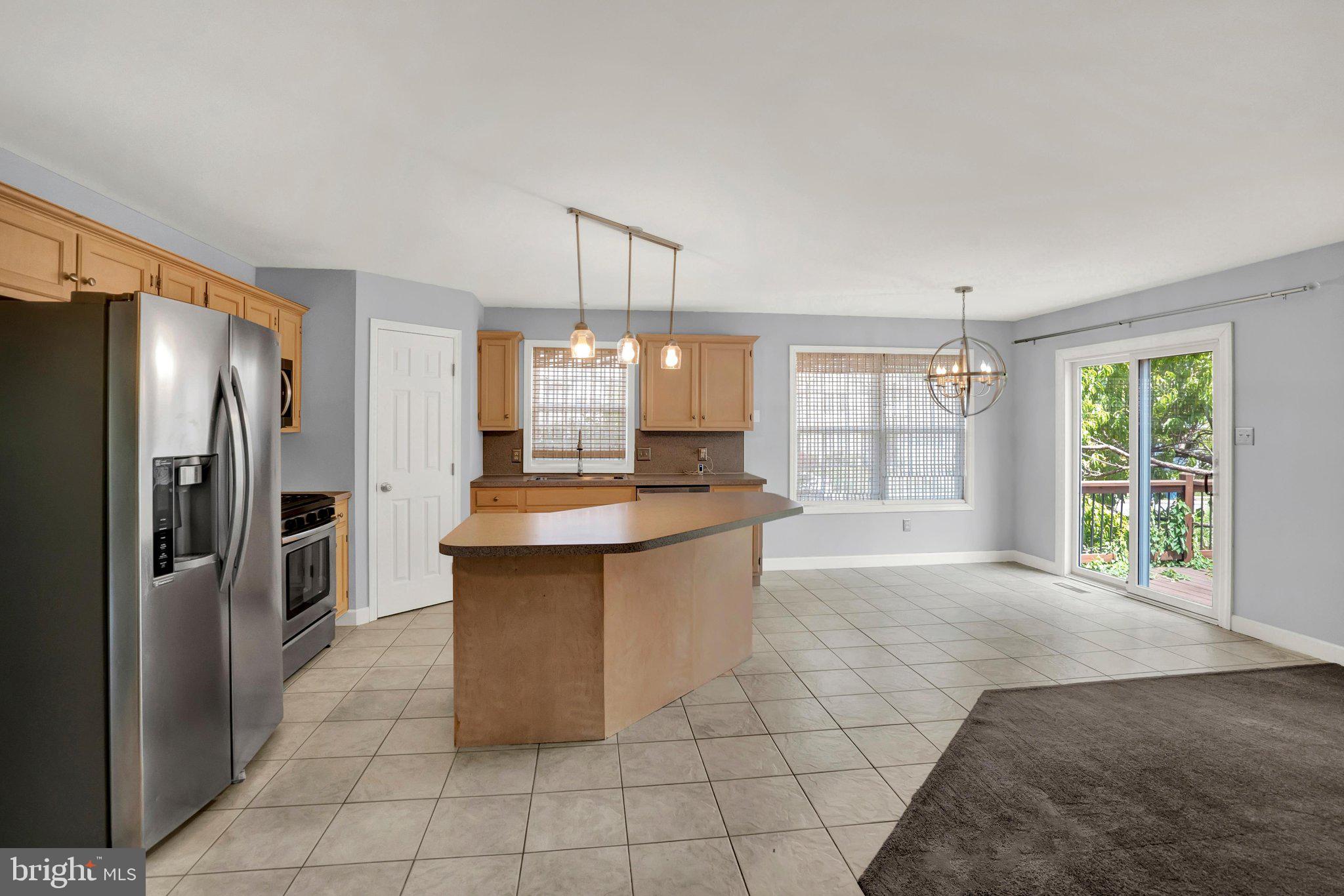 COLUMBIA COURT - Residential