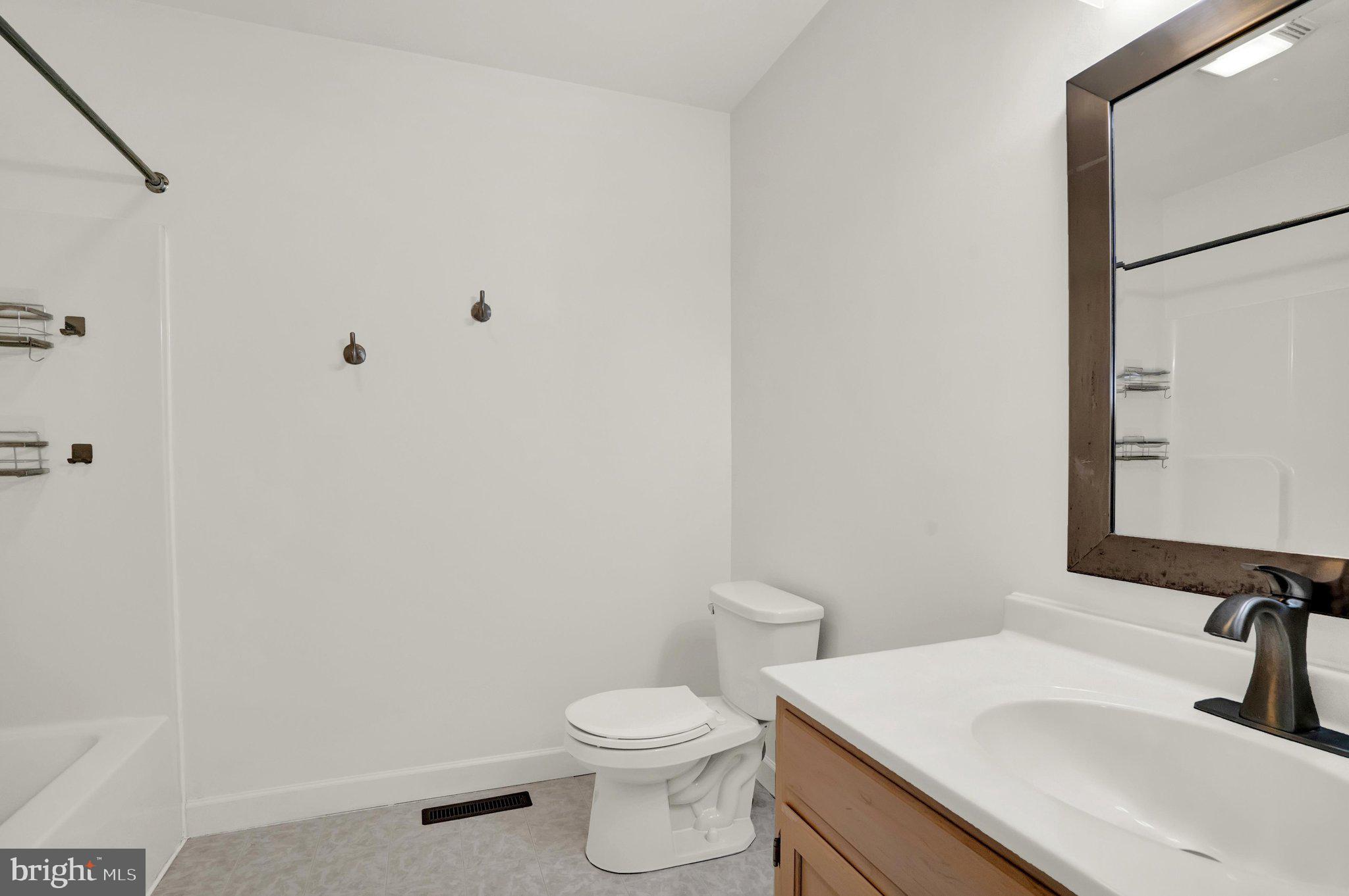 COLUMBIA COURT - Residential