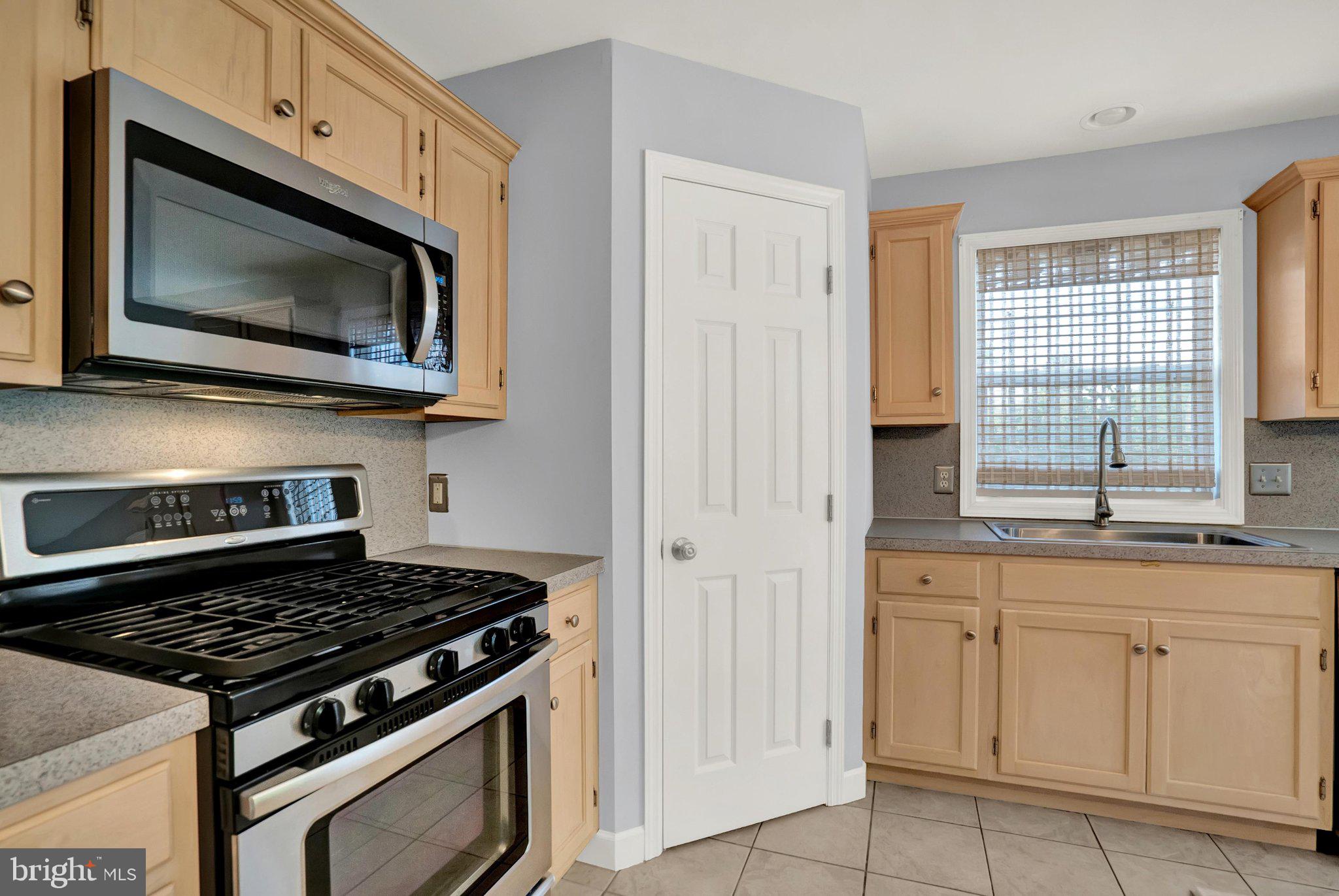 COLUMBIA COURT - Residential