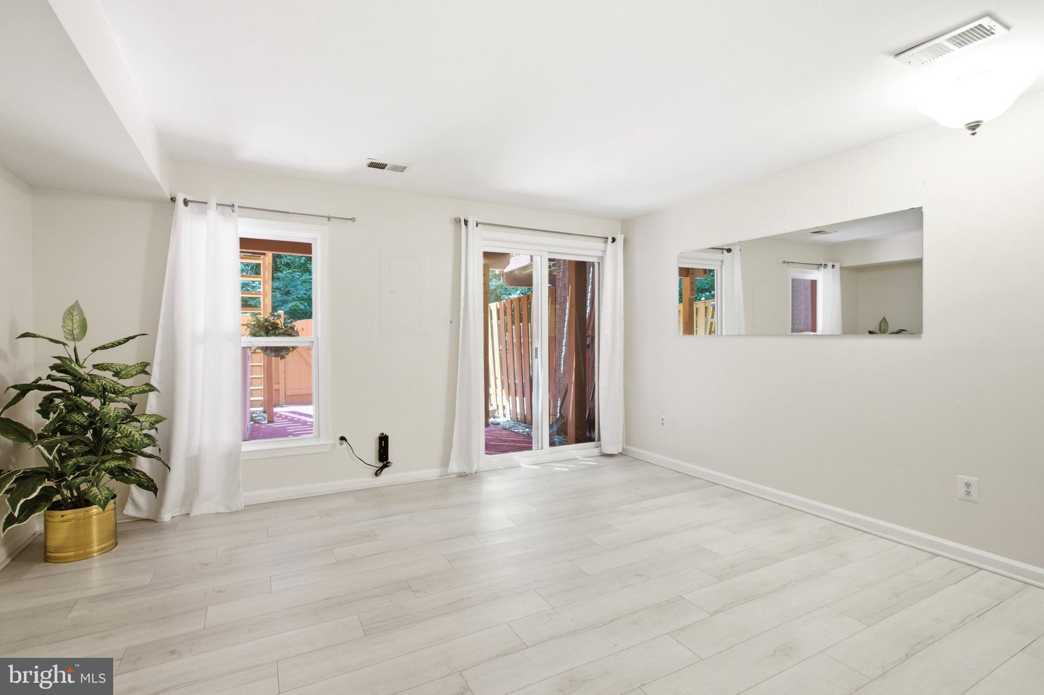 SPRINGFIELD OAKS - Residential
