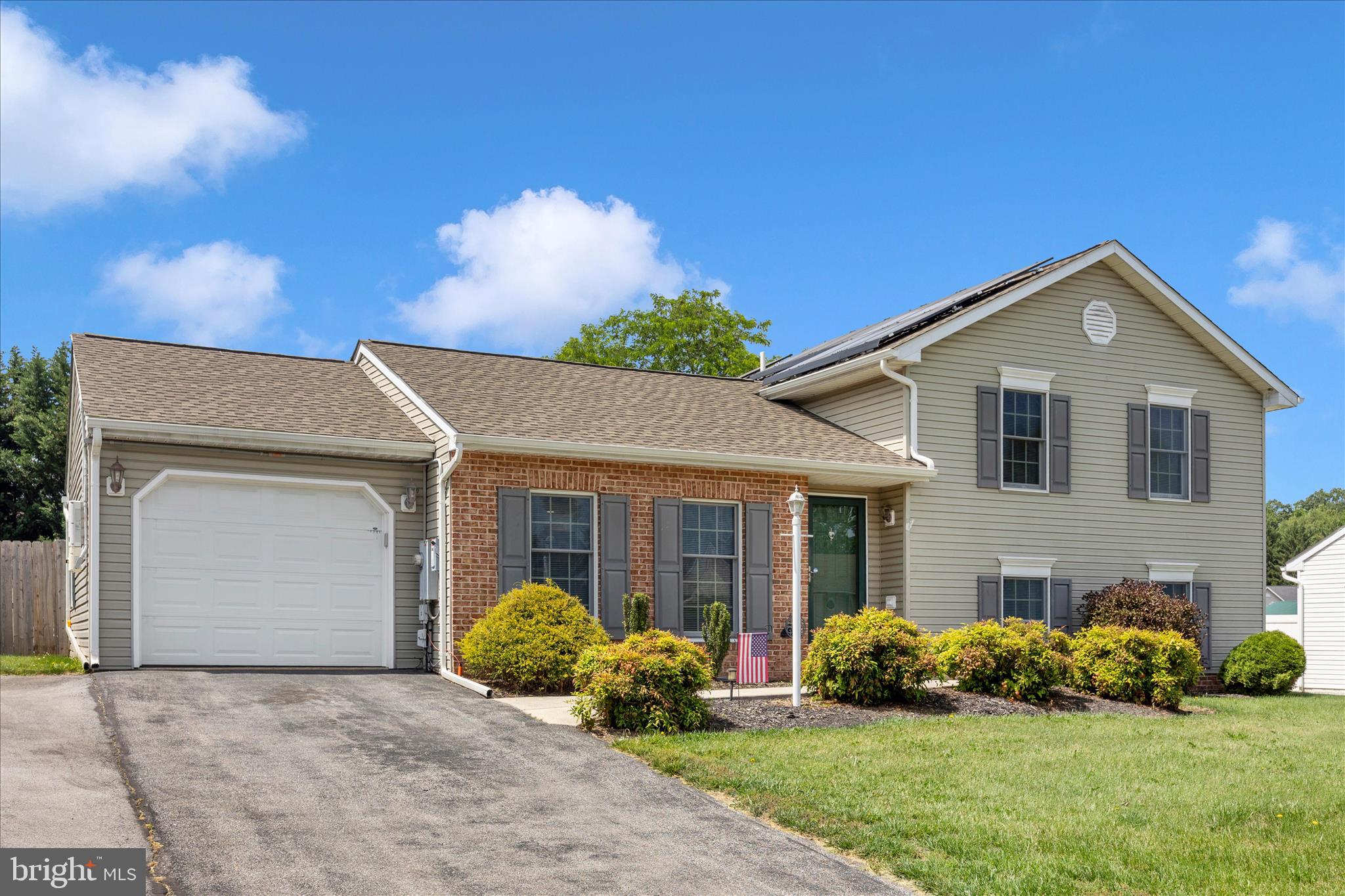 WHISPERING HILLS - Residential