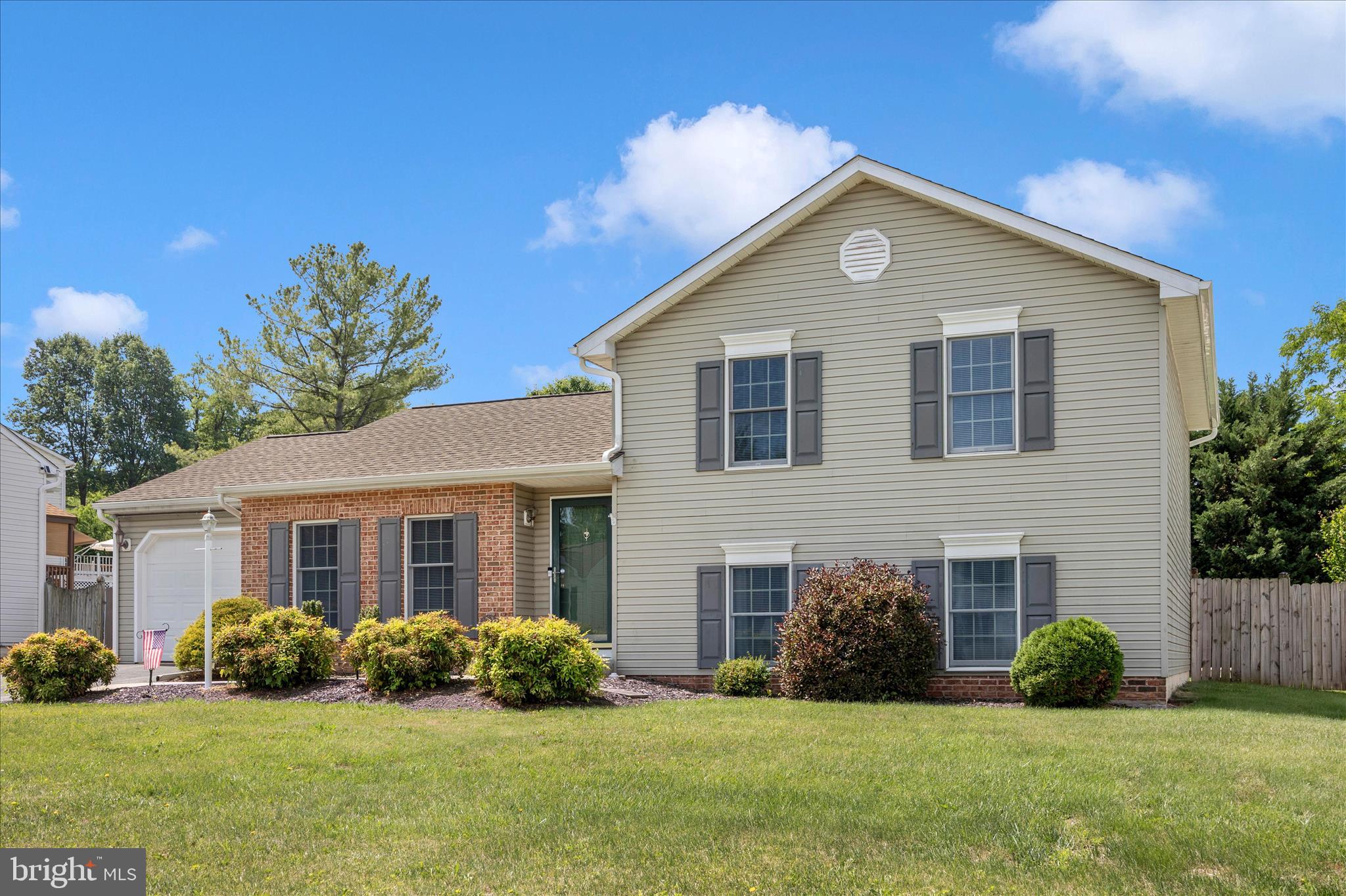 WHISPERING HILLS - Residential