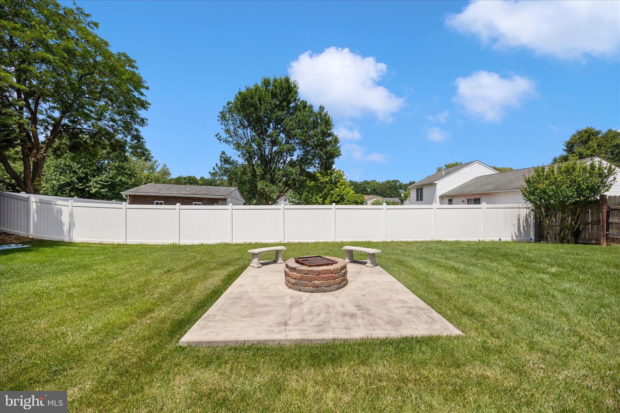 WHISPERING HILLS - Residential