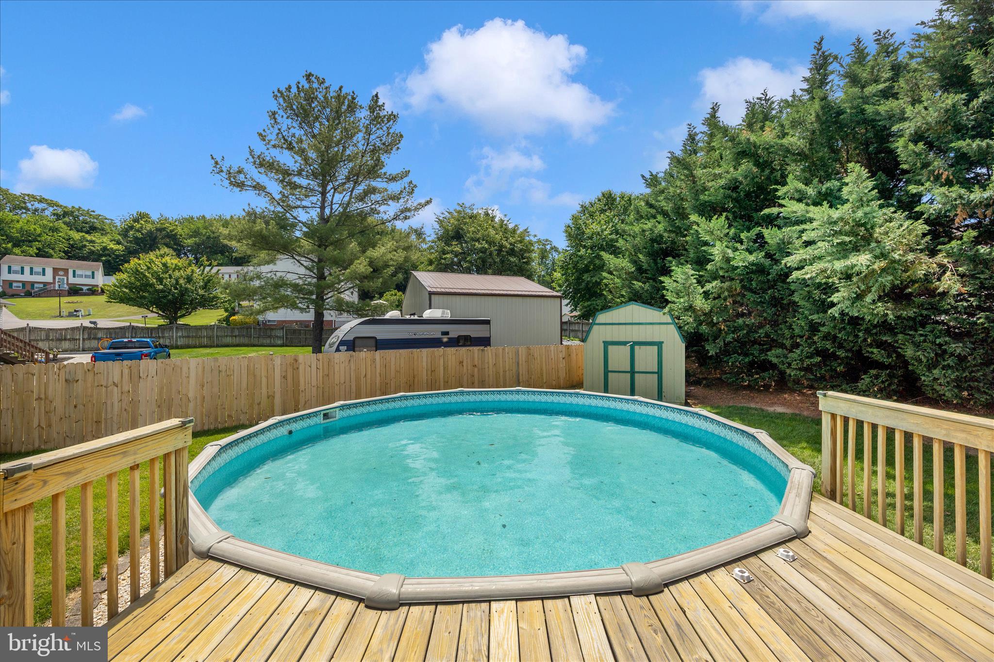 WHISPERING HILLS - Residential