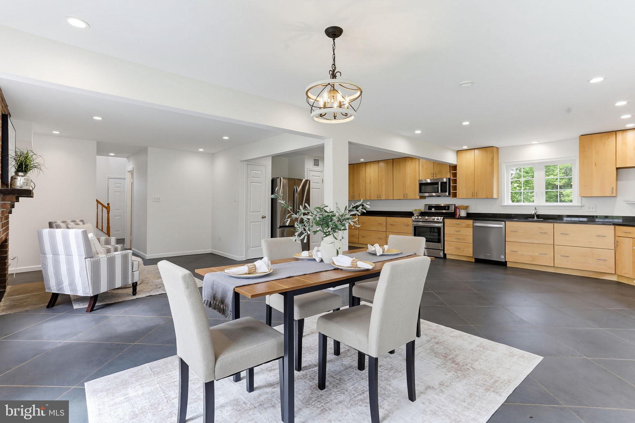 WILLIAMSBURG VILLAGE - Residential