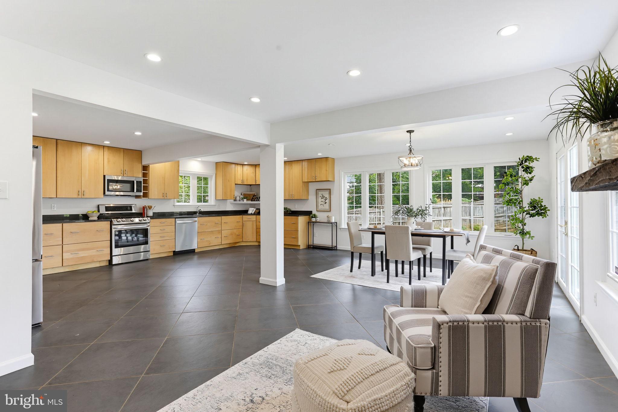 WILLIAMSBURG VILLAGE - Residential