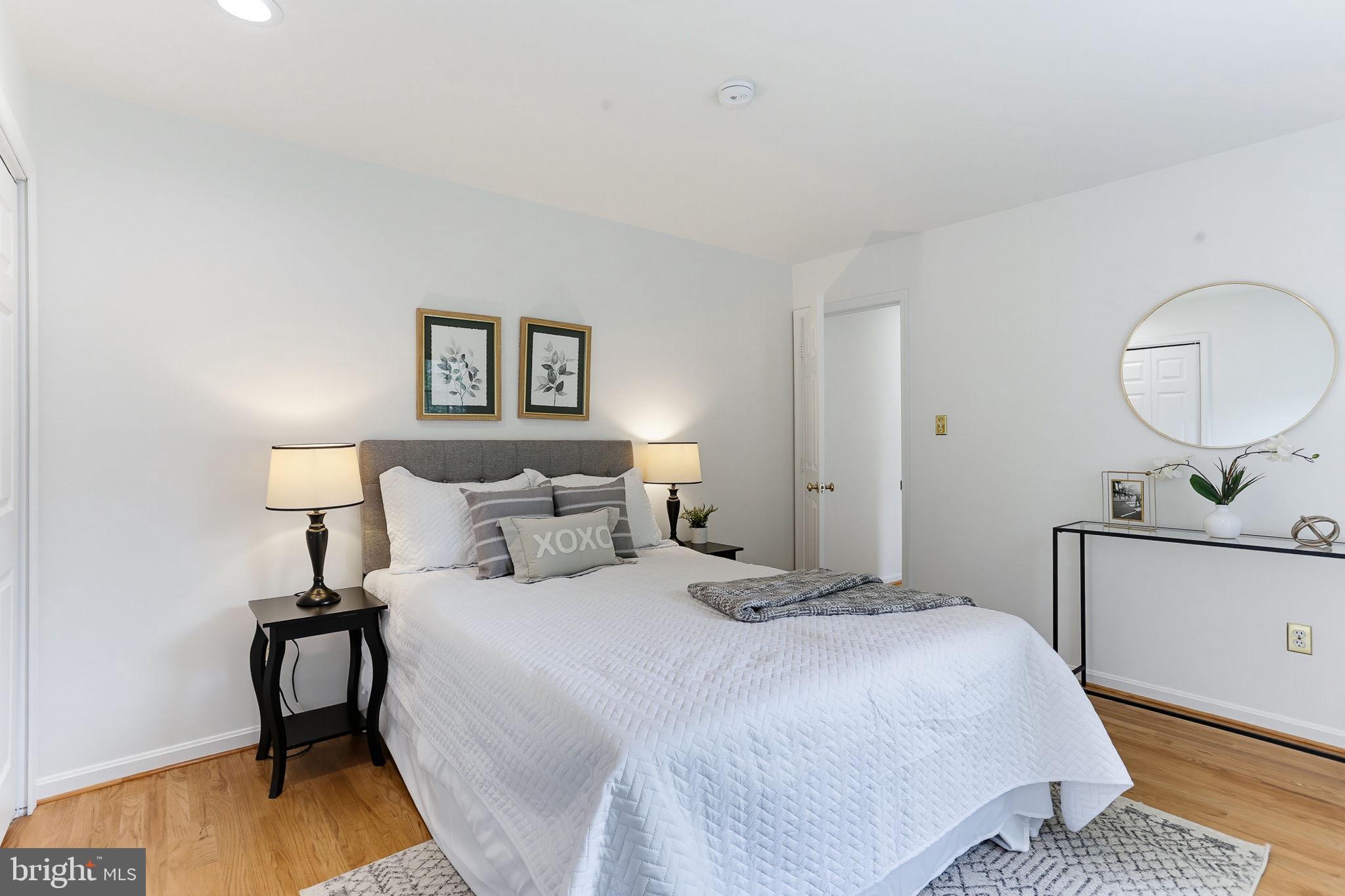 WILLIAMSBURG VILLAGE - Residential