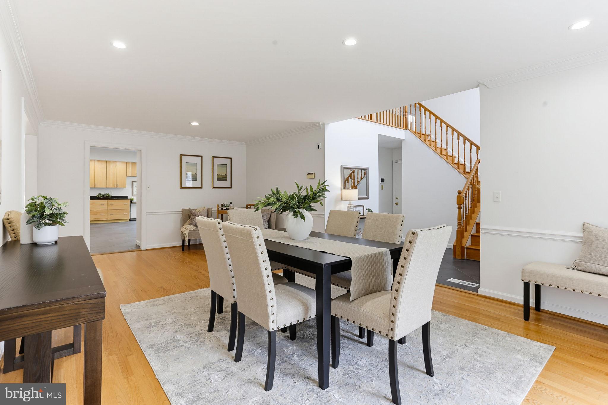 WILLIAMSBURG VILLAGE - Residential