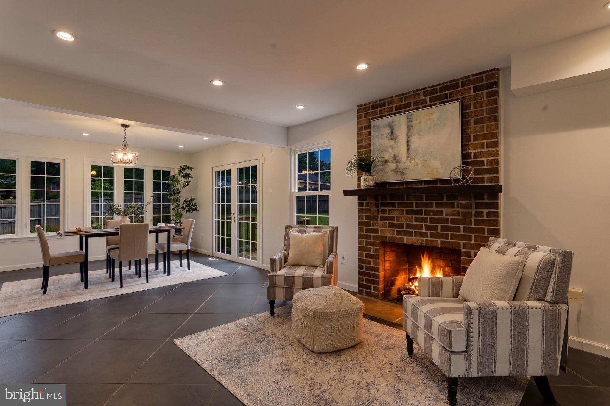 WILLIAMSBURG VILLAGE - Residential
