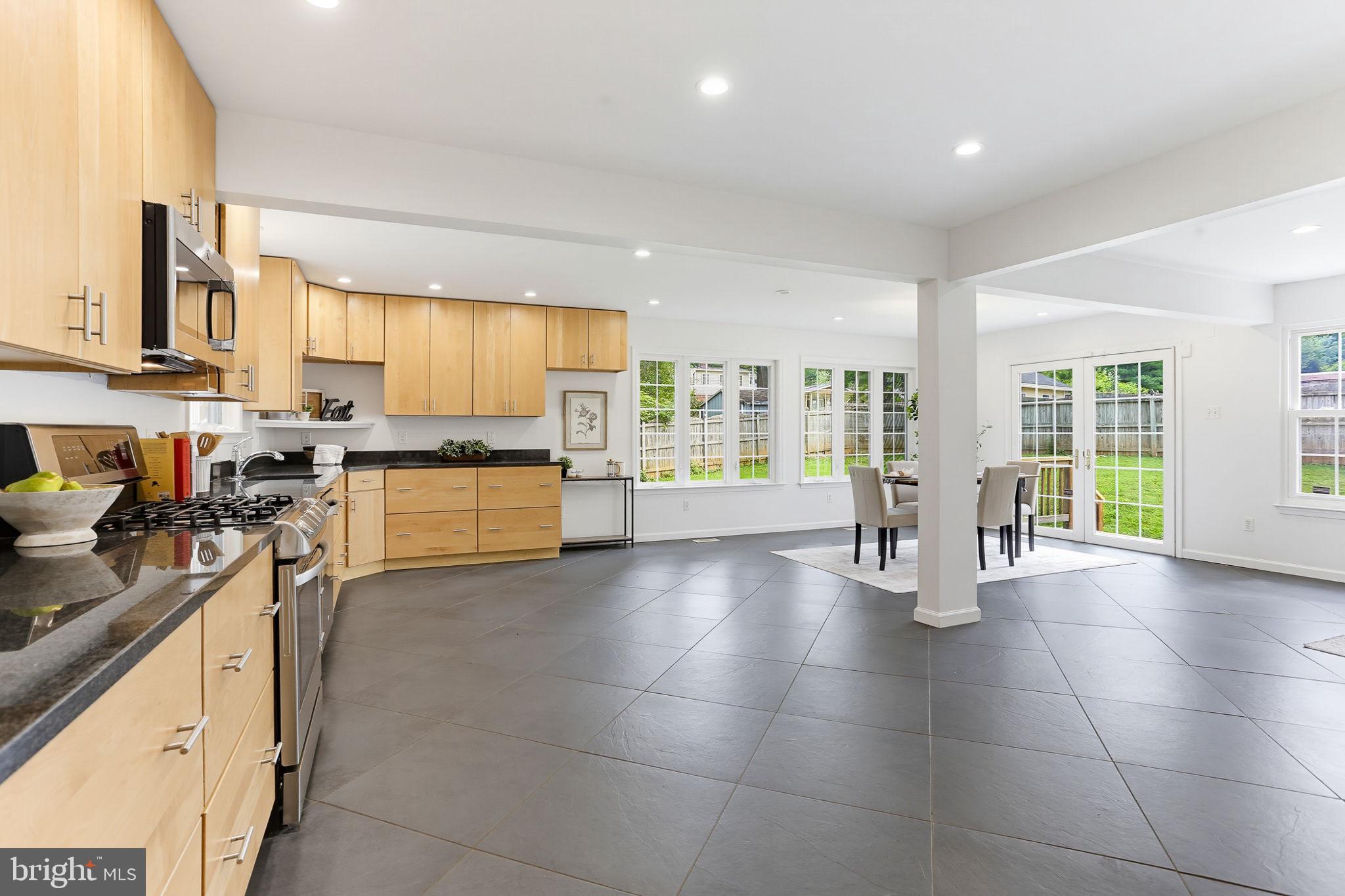 WILLIAMSBURG VILLAGE - Residential