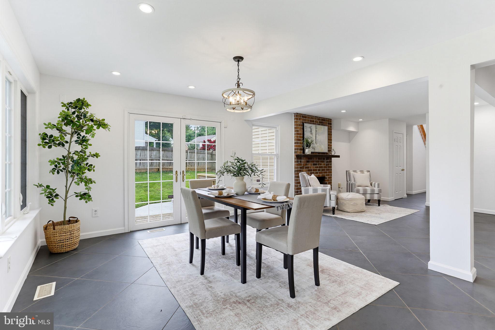 WILLIAMSBURG VILLAGE - Residential