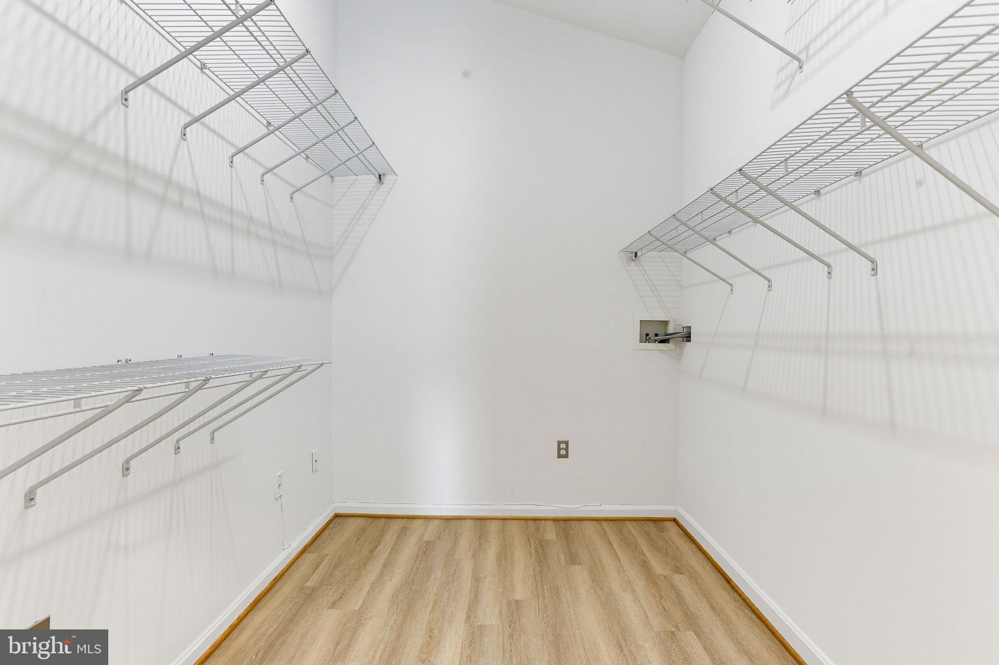 WILLIAMSBURG VILLAGE - Residential
