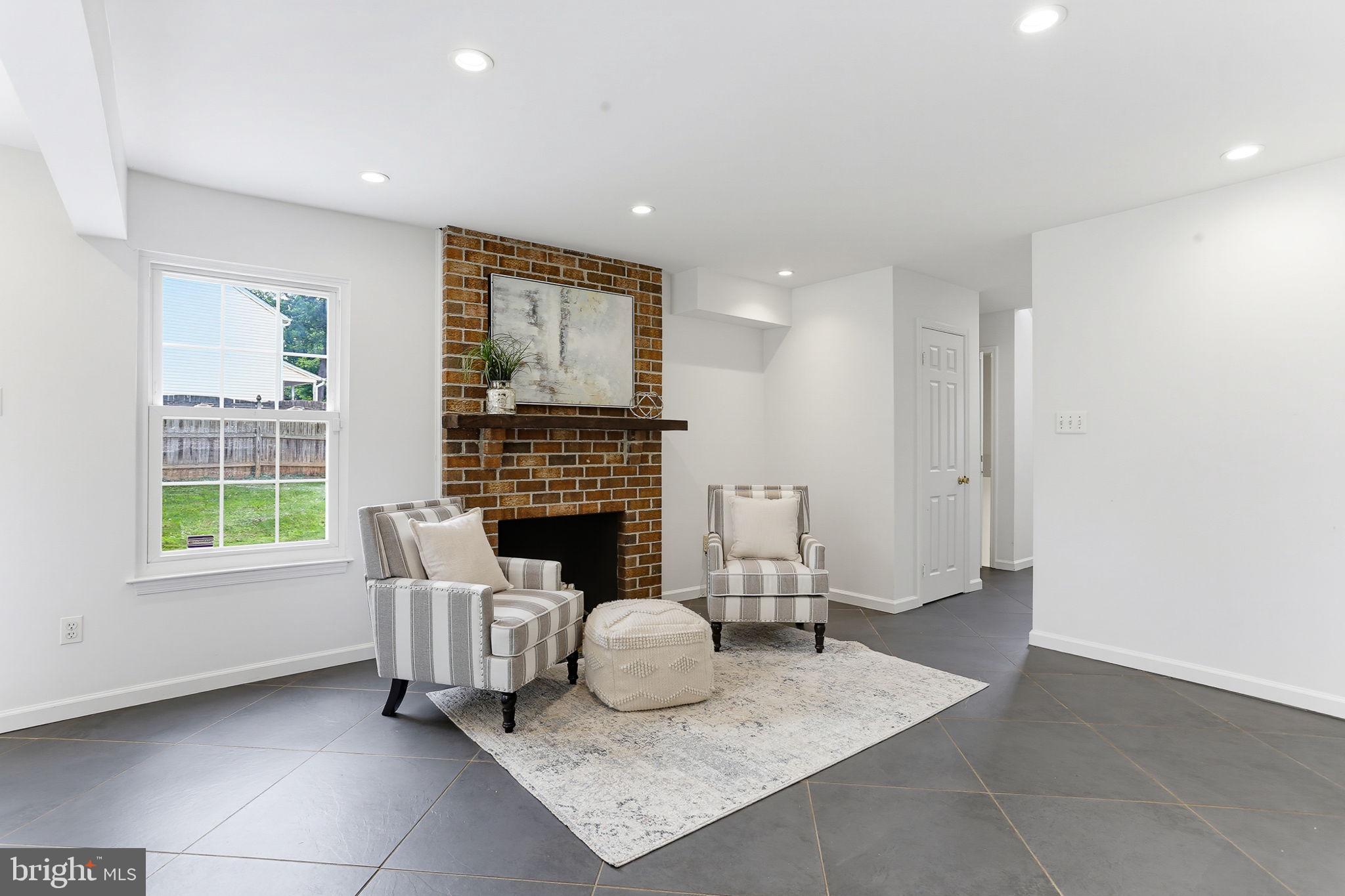WILLIAMSBURG VILLAGE - Residential