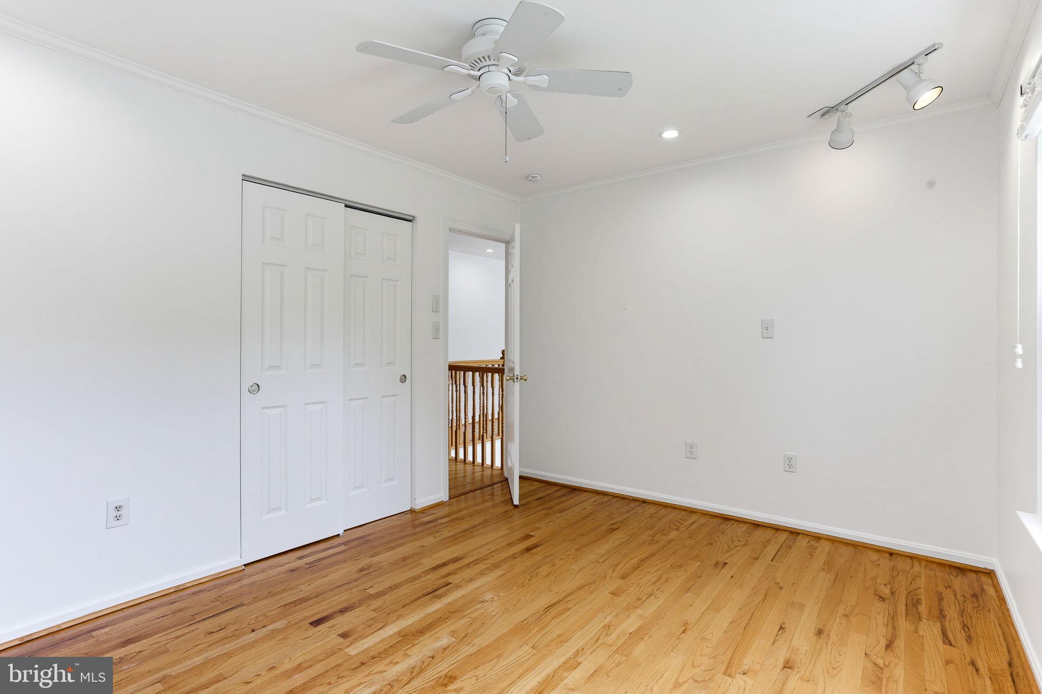 WILLIAMSBURG VILLAGE - Residential