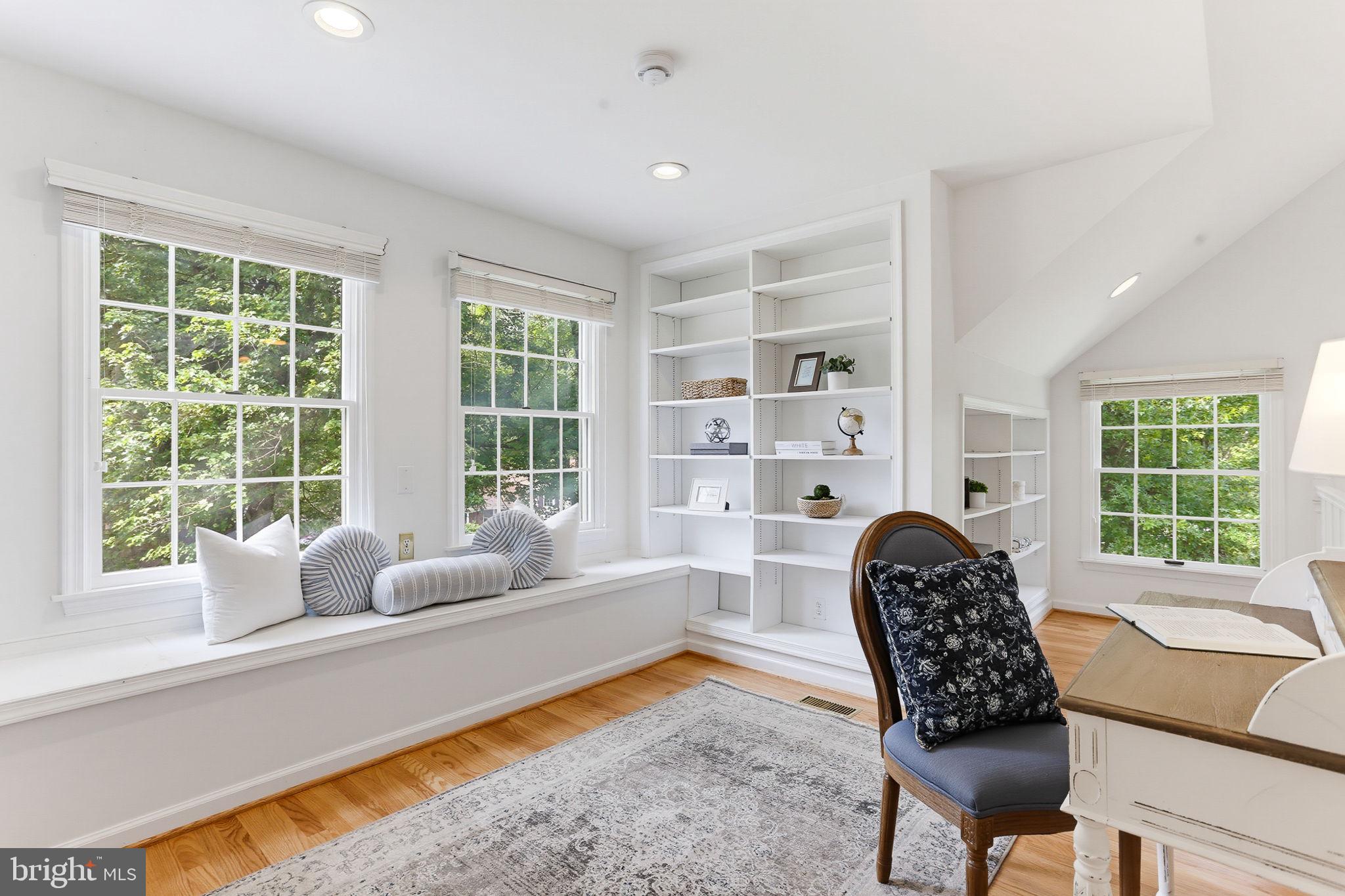 WILLIAMSBURG VILLAGE - Residential