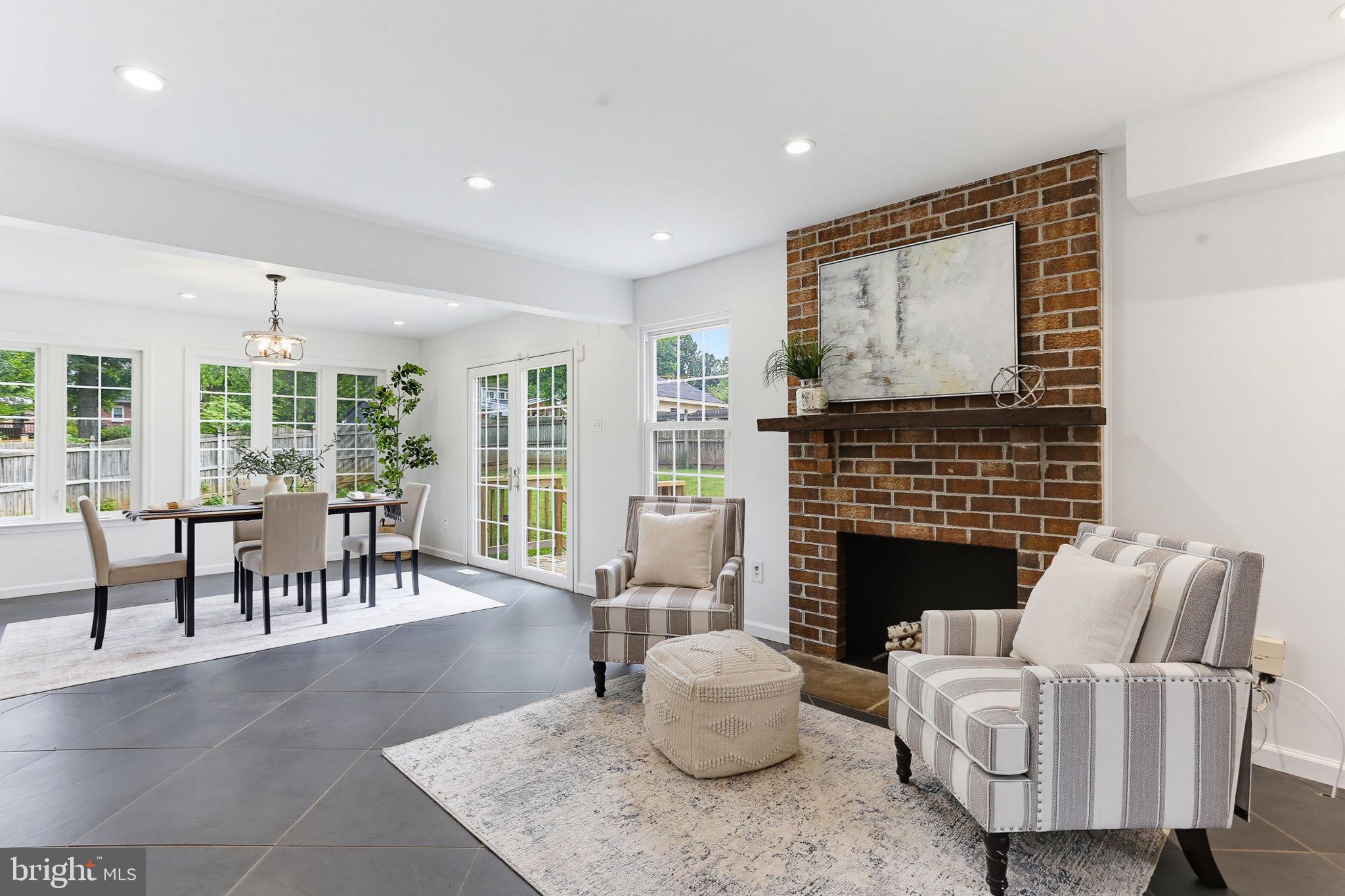 WILLIAMSBURG VILLAGE - Residential