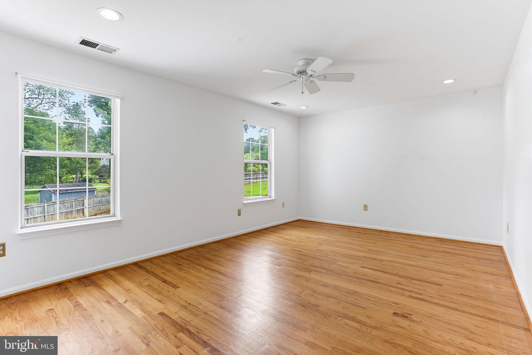 WILLIAMSBURG VILLAGE - Residential