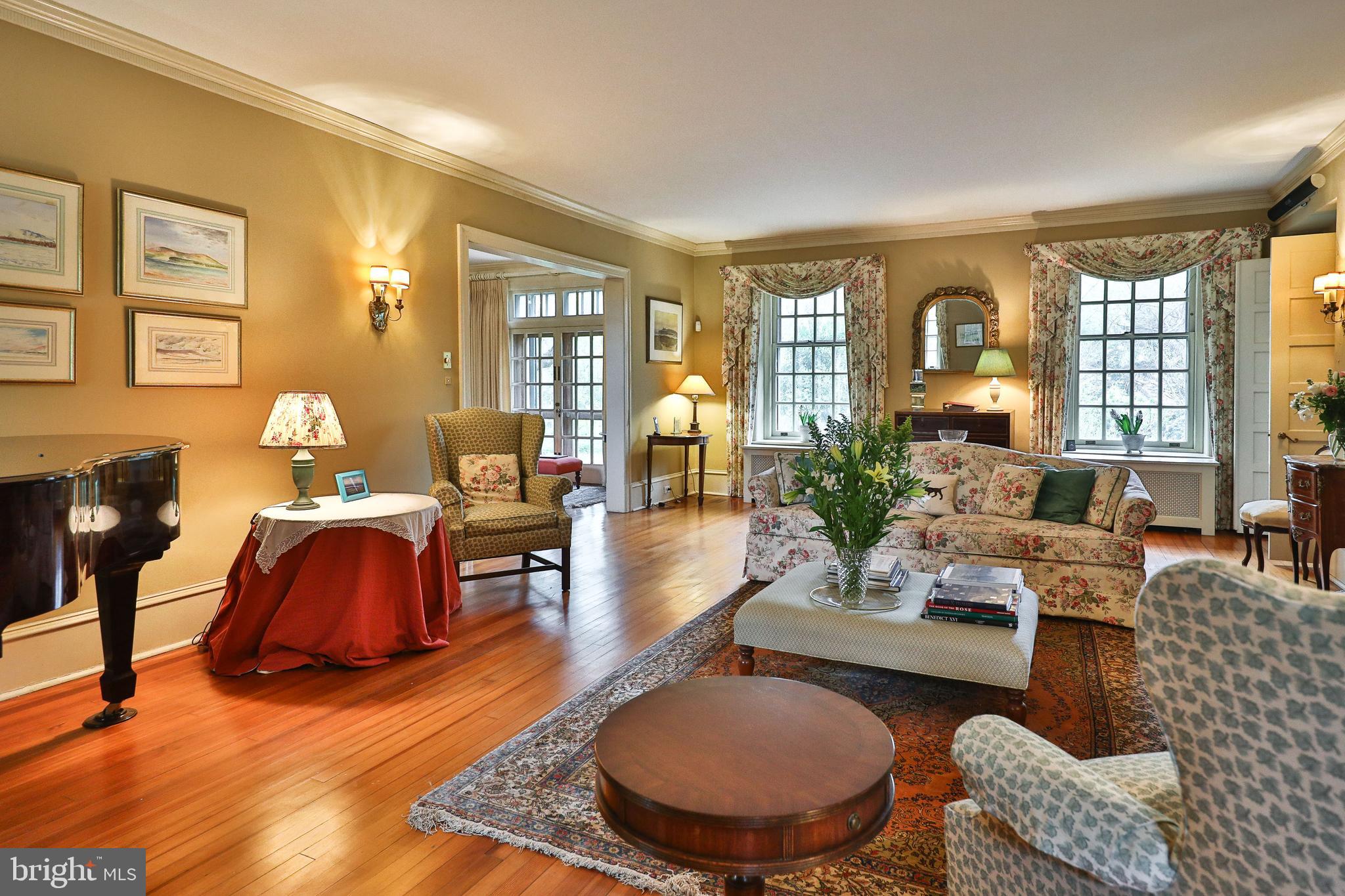CHESTNUT HILL - Residential