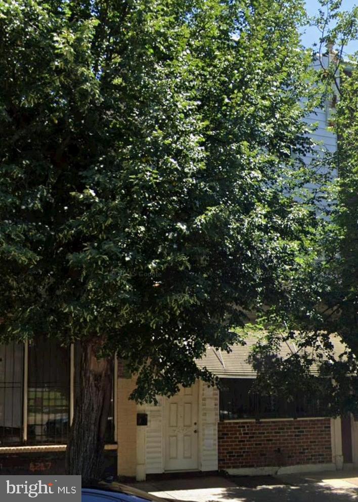 PHILADELPHIA (WEST) - Commercial Sale