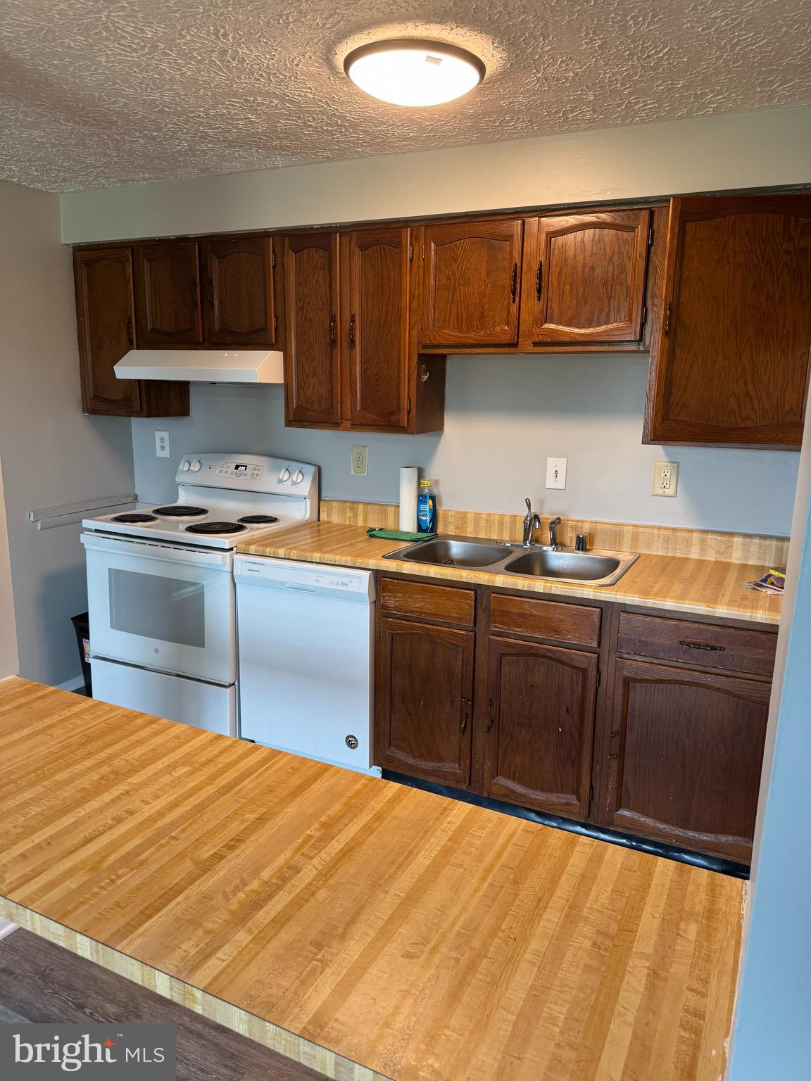 AMBERTOWNE - Residential Lease