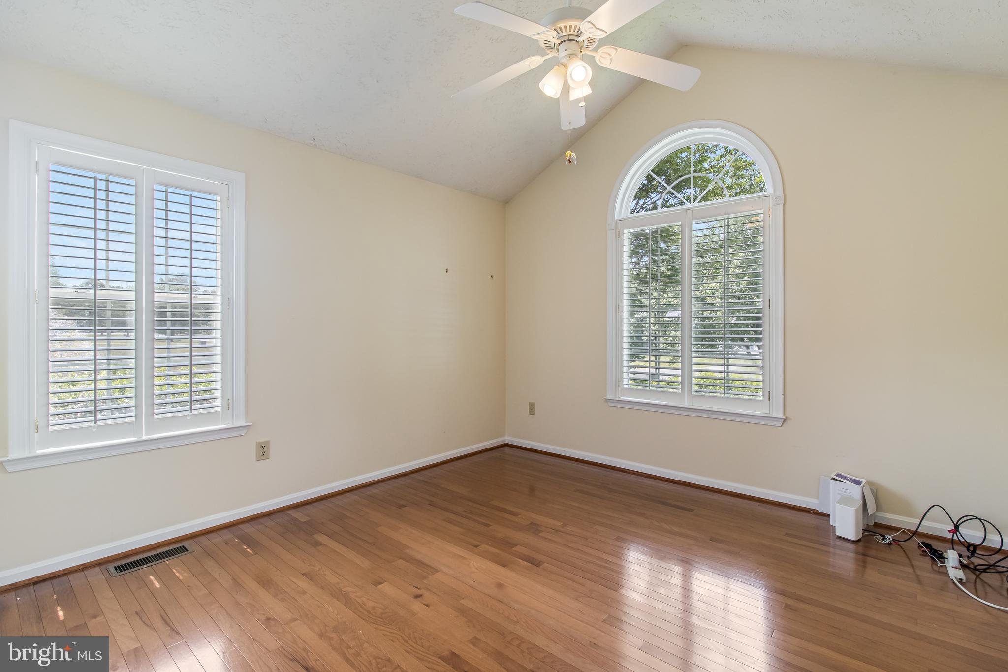 OAKLEIGH MANOR ESTATES - Residential