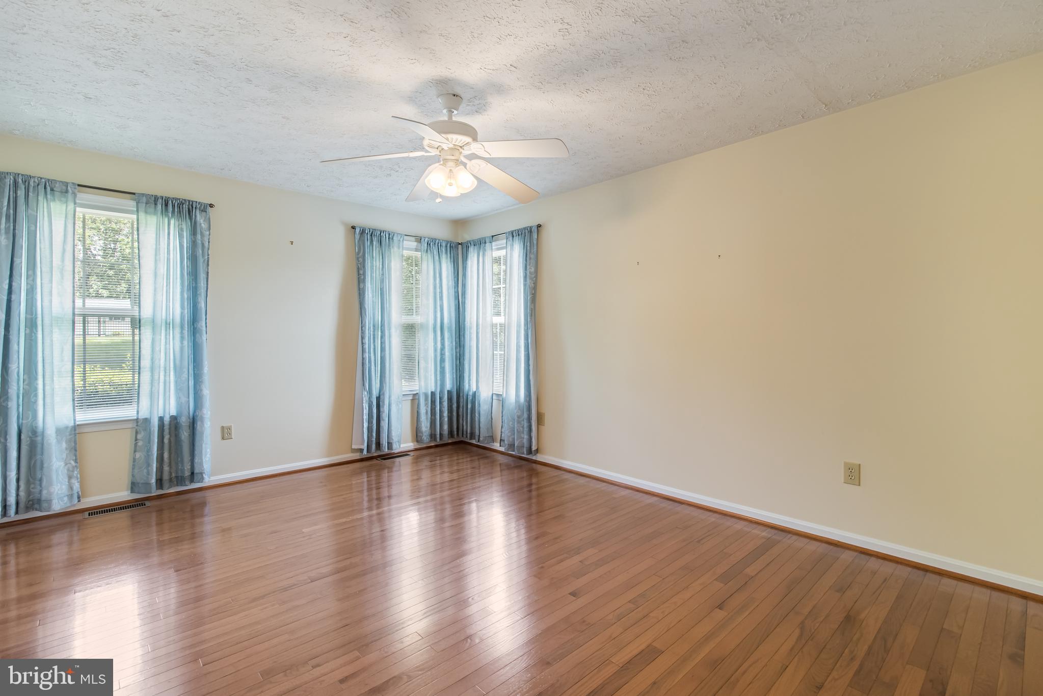 OAKLEIGH MANOR ESTATES - Residential