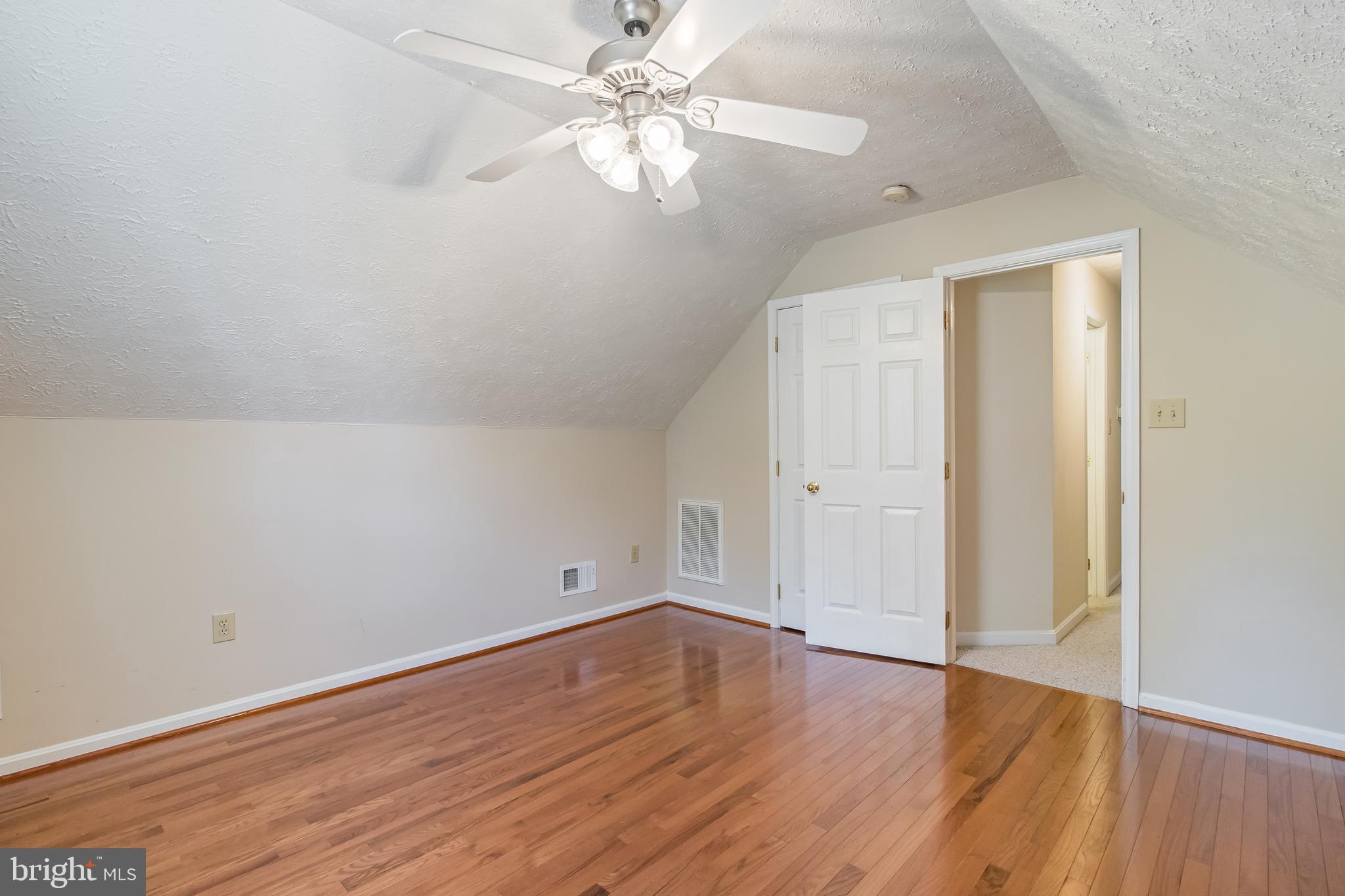 OAKLEIGH MANOR ESTATES - Residential