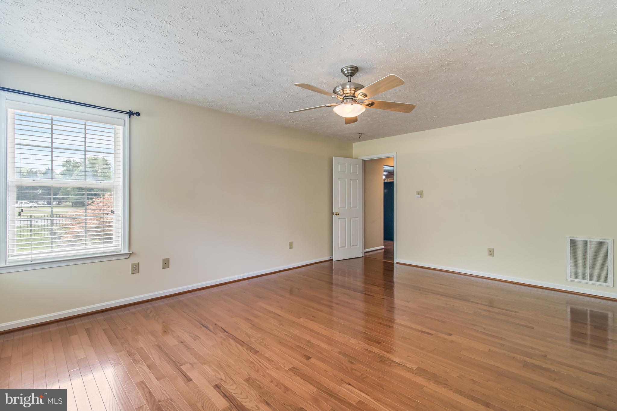 OAKLEIGH MANOR ESTATES - Residential