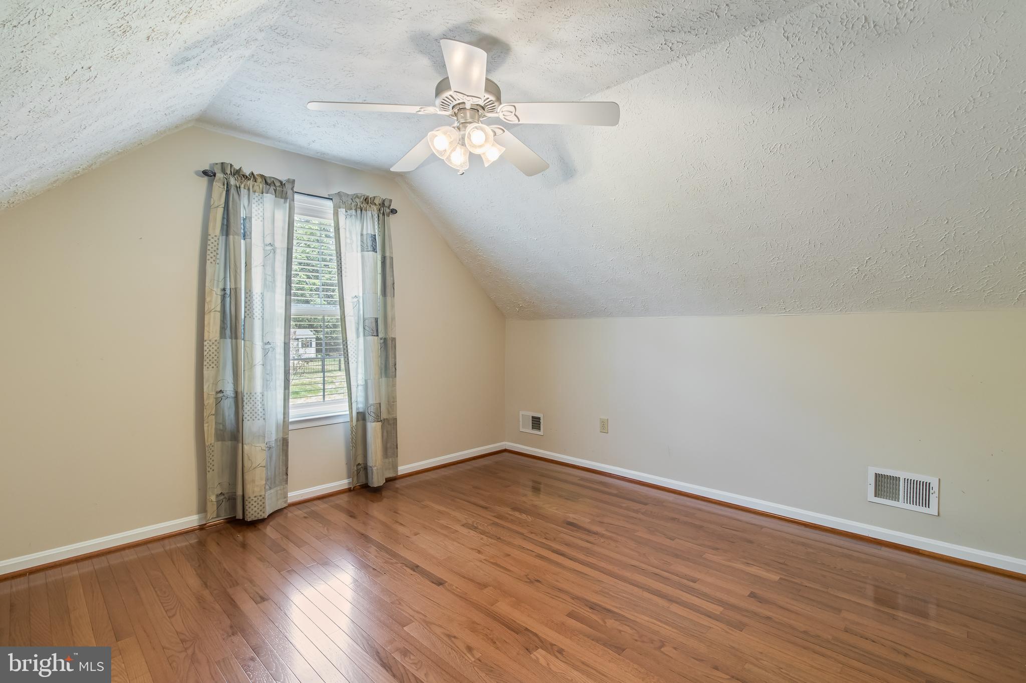 OAKLEIGH MANOR ESTATES - Residential