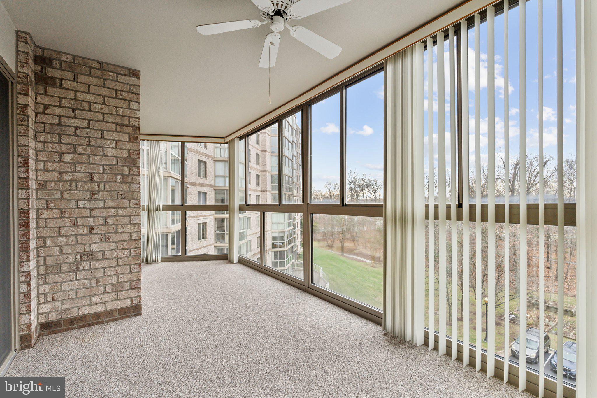 LANSDOWNE WOODS - Residential