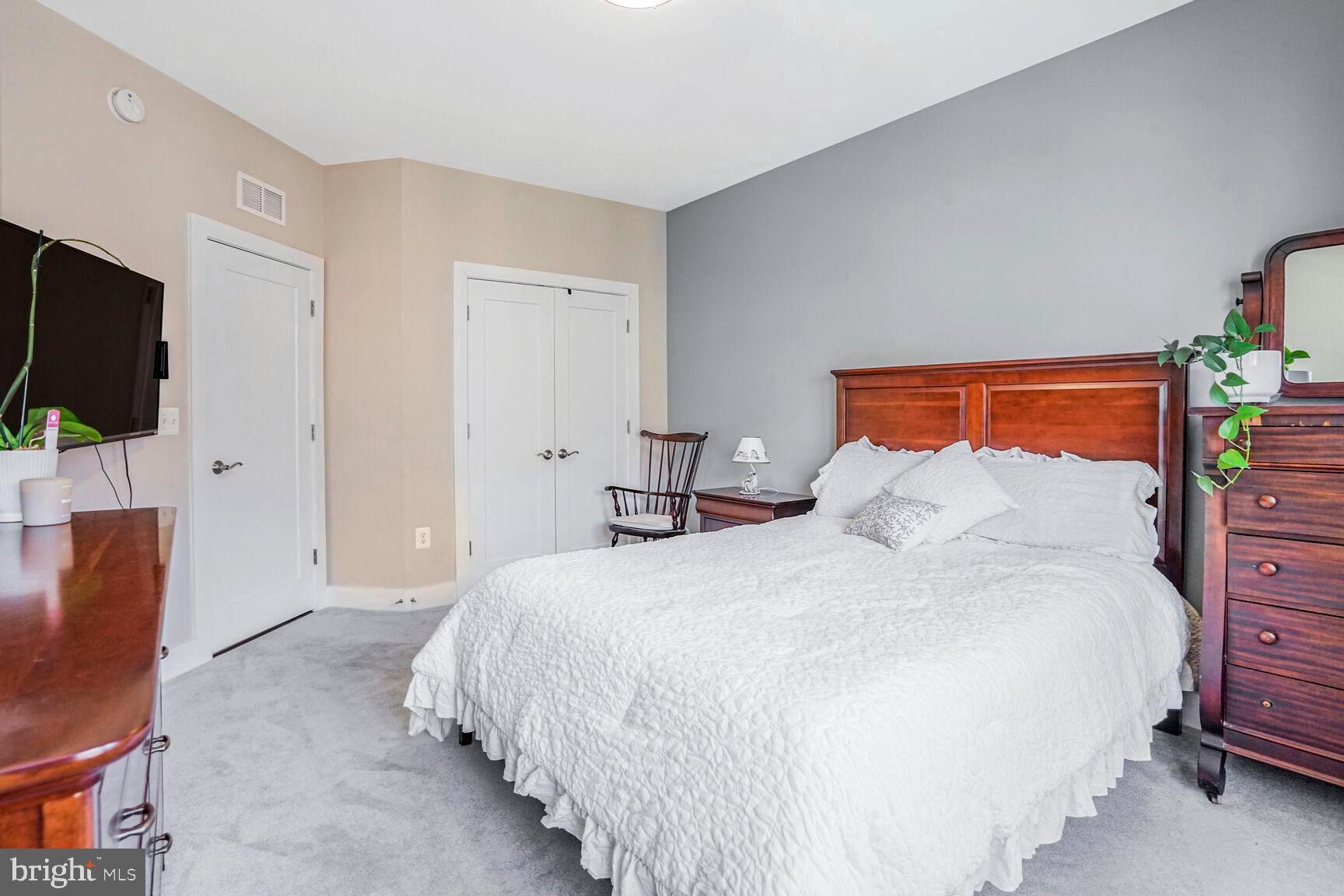 SM ONE LOUDOUN CONDO - Residential