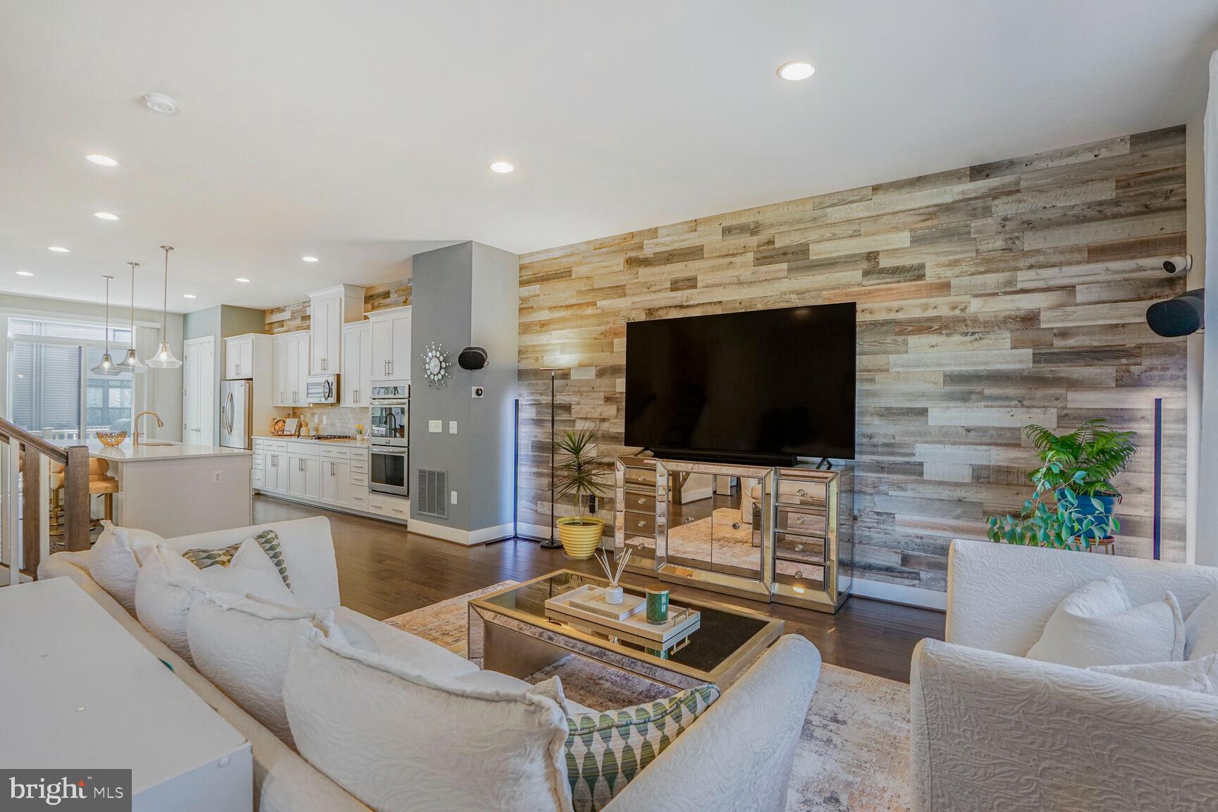 SM ONE LOUDOUN CONDO - Residential